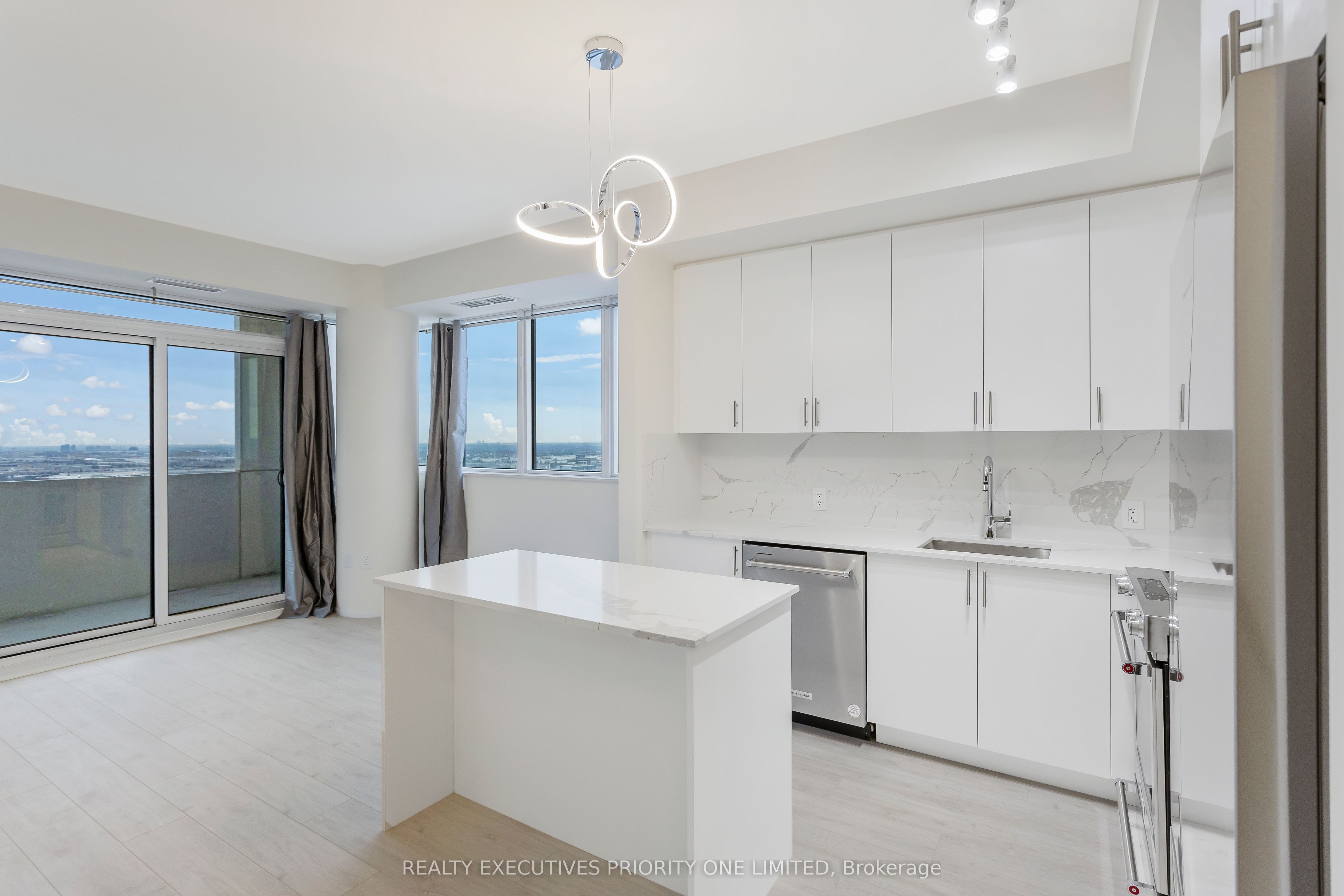 Unit 2018 - 9000 Jane Street, Vaughan 2