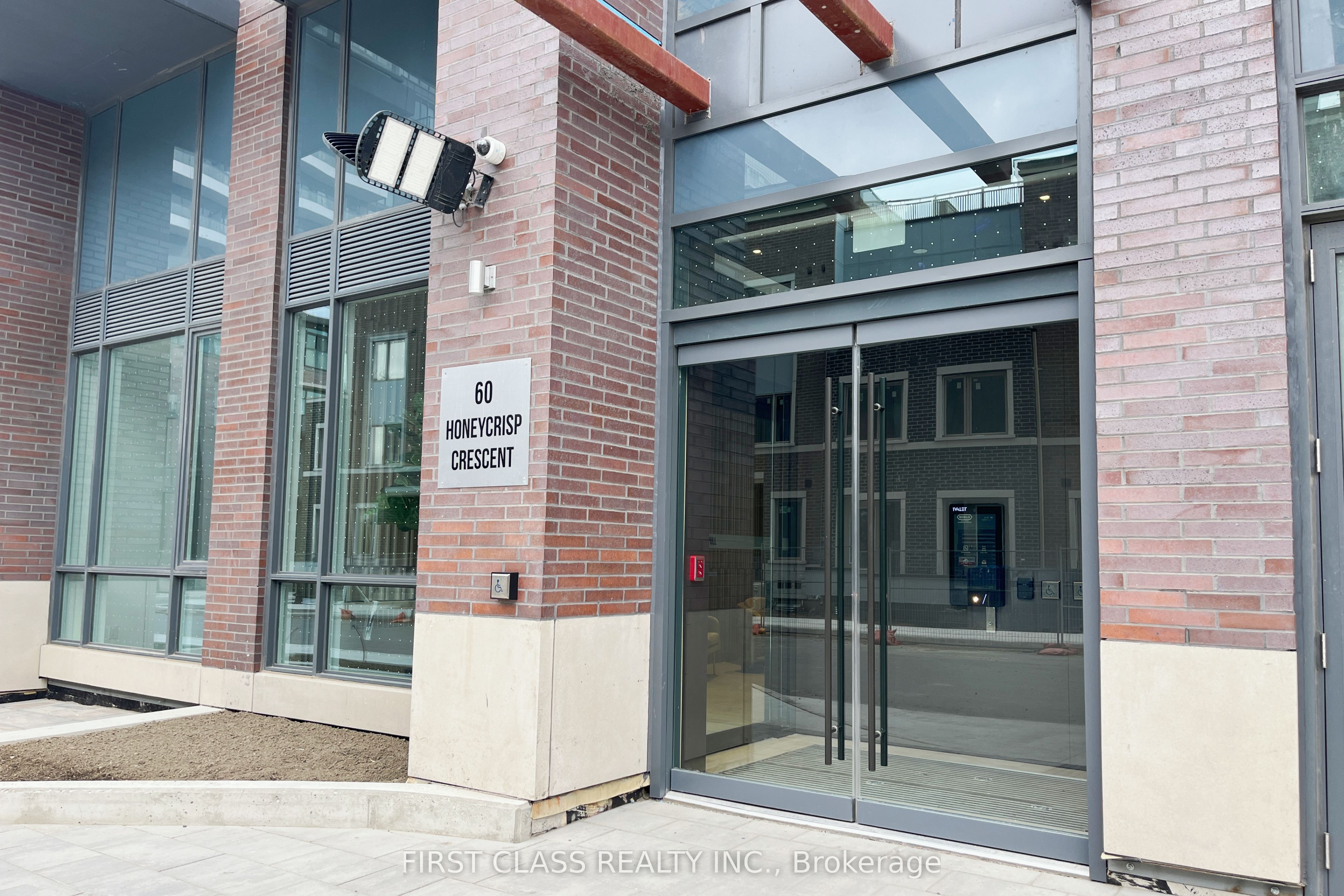 Unit 1017 - 60 Honeycrisp Crescent, Vaughan 2