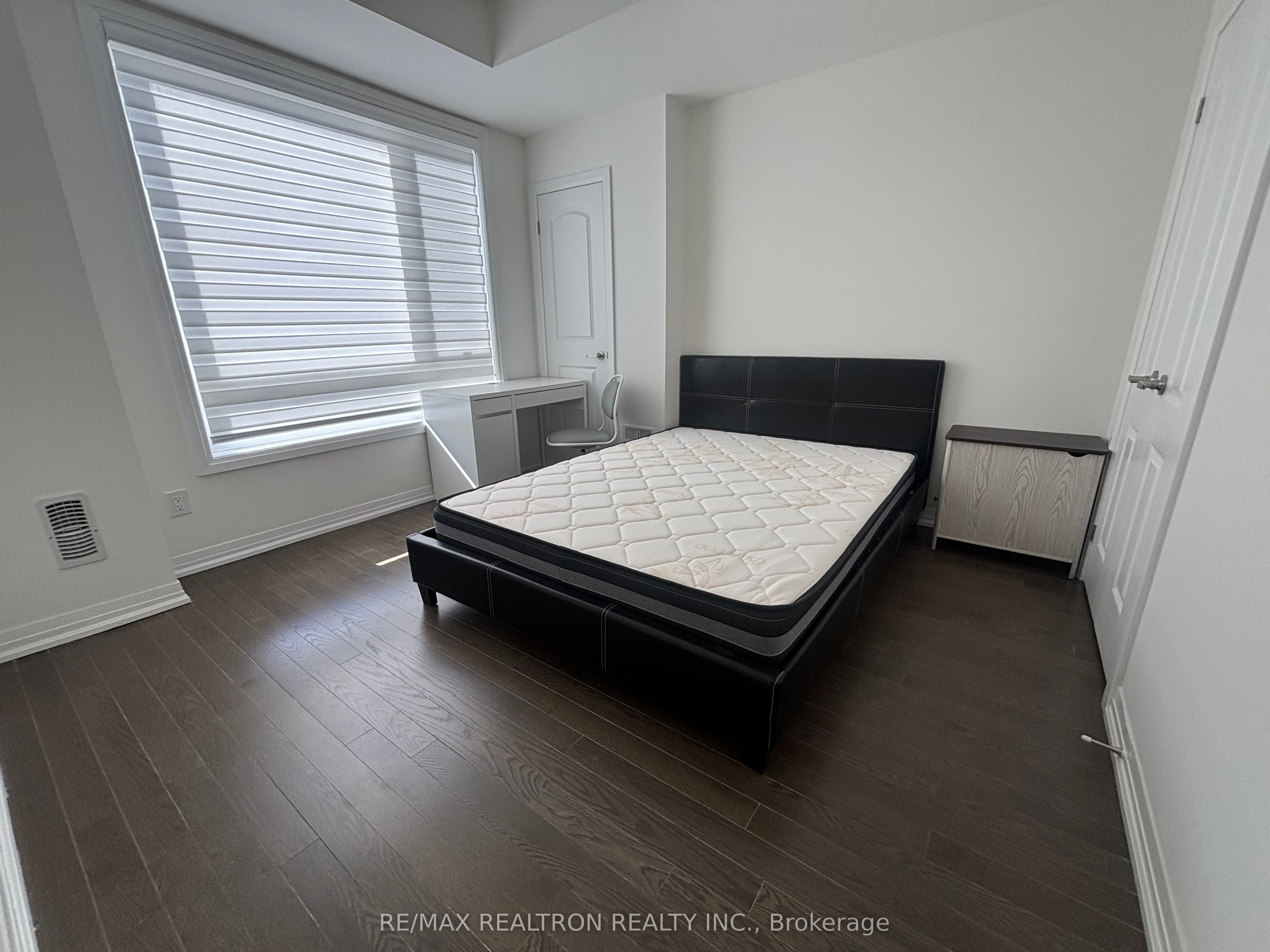 90 Robert Eaton Avenue, Markham 3