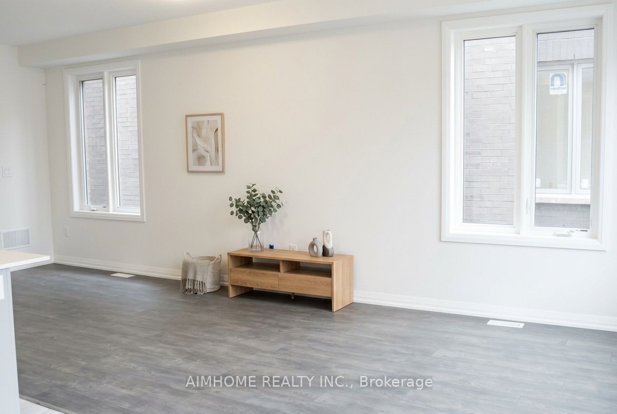 213 Hook Drive, Richmond Hill 2