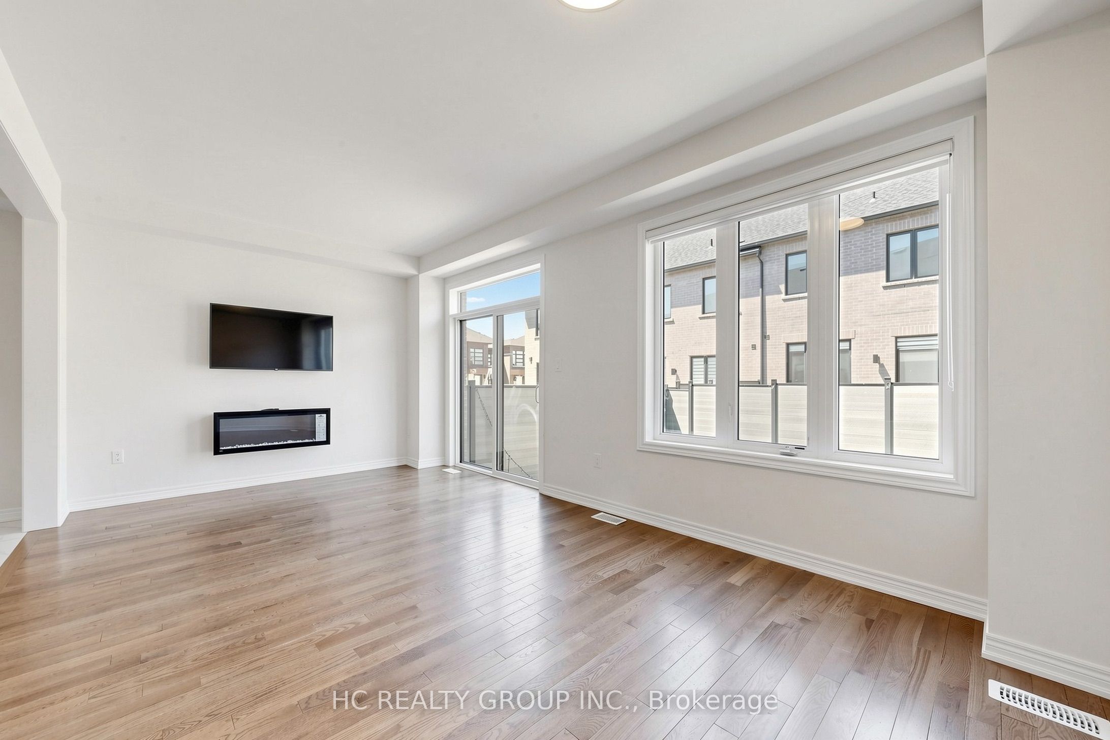 8 Hewison Avenue, Richmond Hill 2