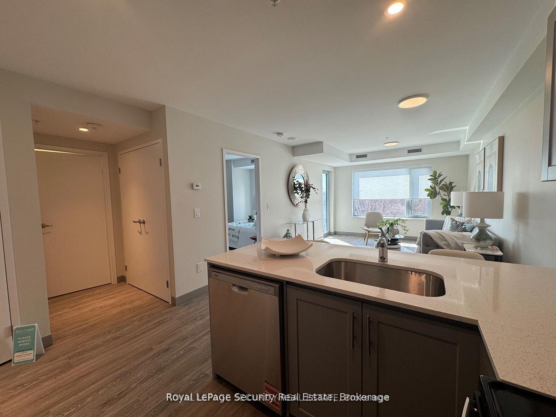 Unit 304 - 1015 Innisfil Beach Road, Innisfil 3