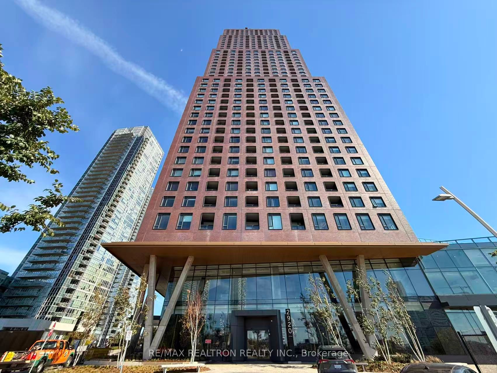 Unit 1007 - 2920 Highway 7 Road, Vaughan 2