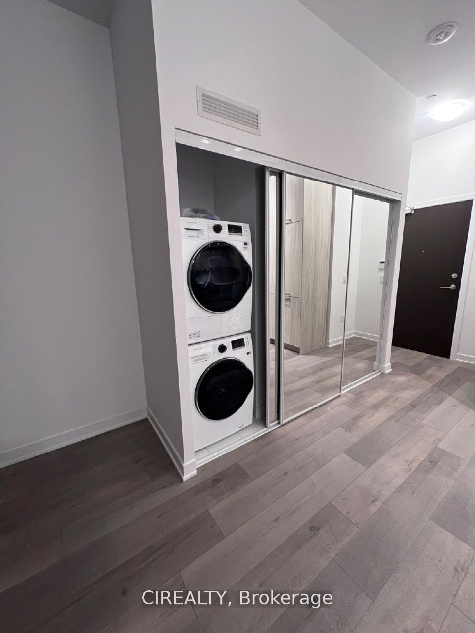 Unit 210 - 38 Honeycrisp Crescent, Vaughan 4