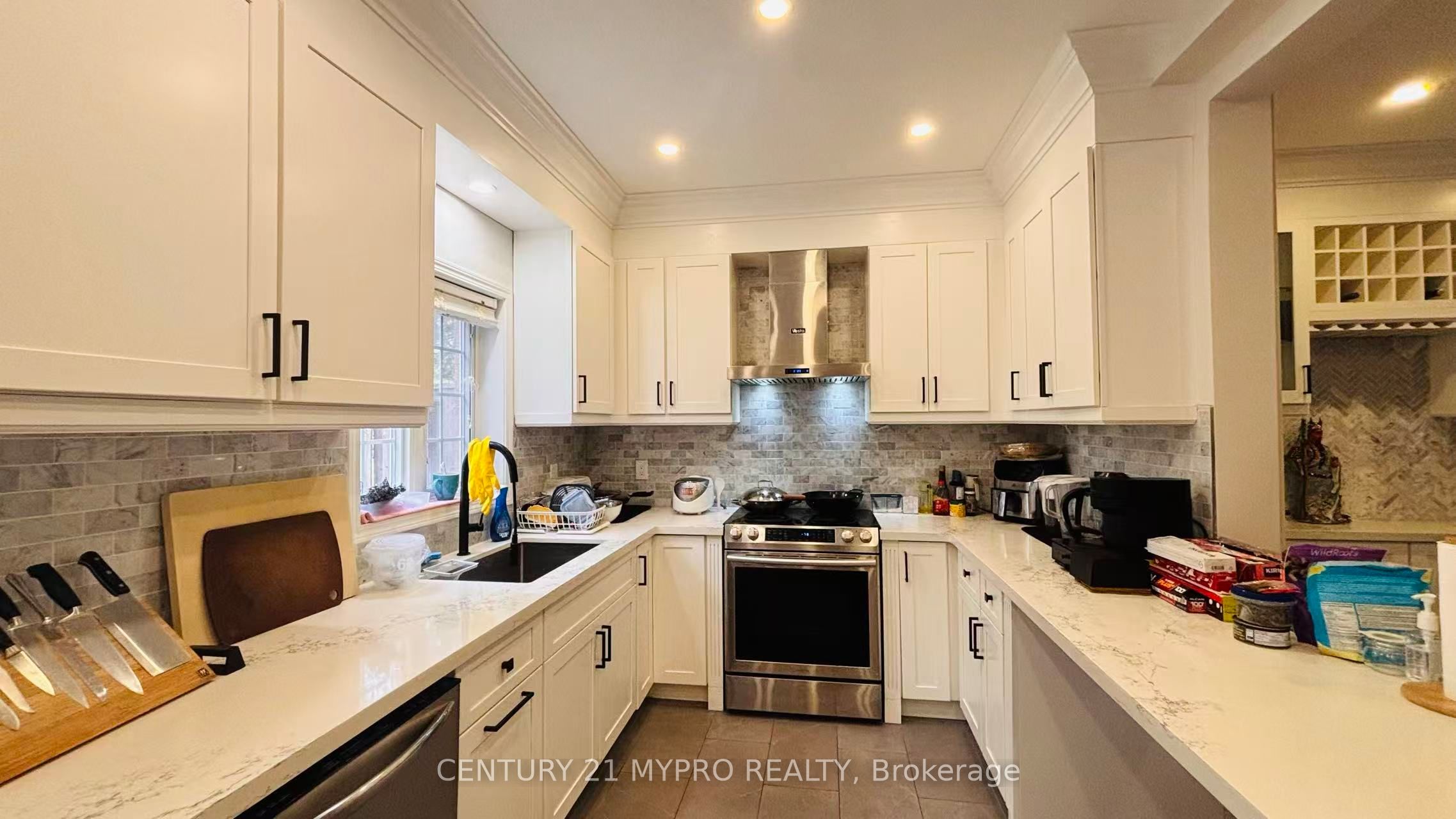 Unit 10 - 15 St Moritz Way, Markham 4