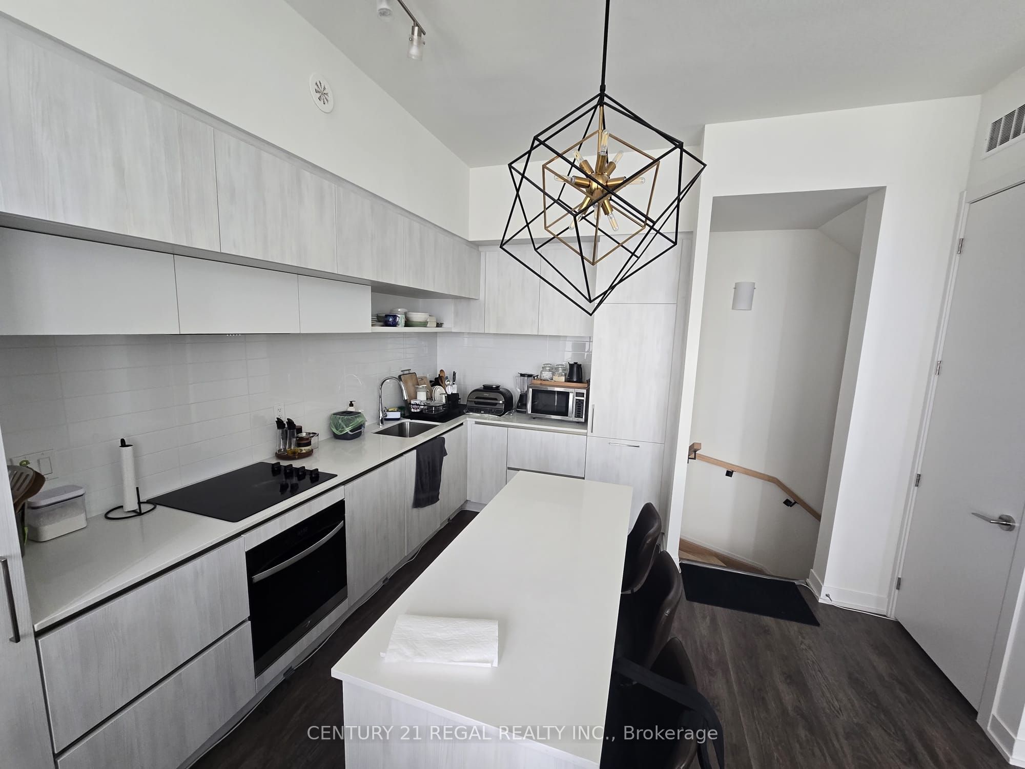 Unit 811 - 3 Steckley House Lane, Richmond Hill 4