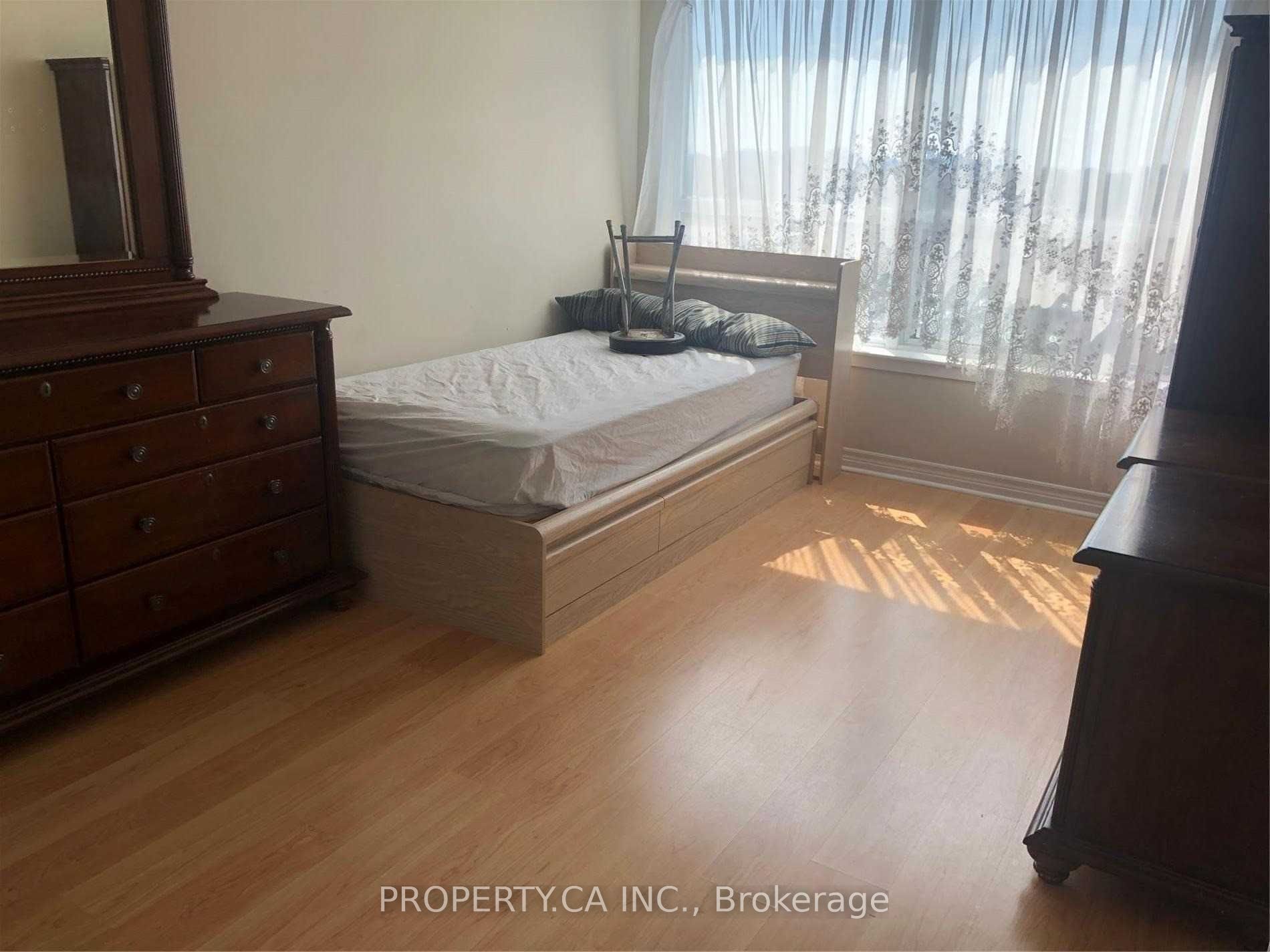Unit 817 - 15 North Park Road, Vaughan 4