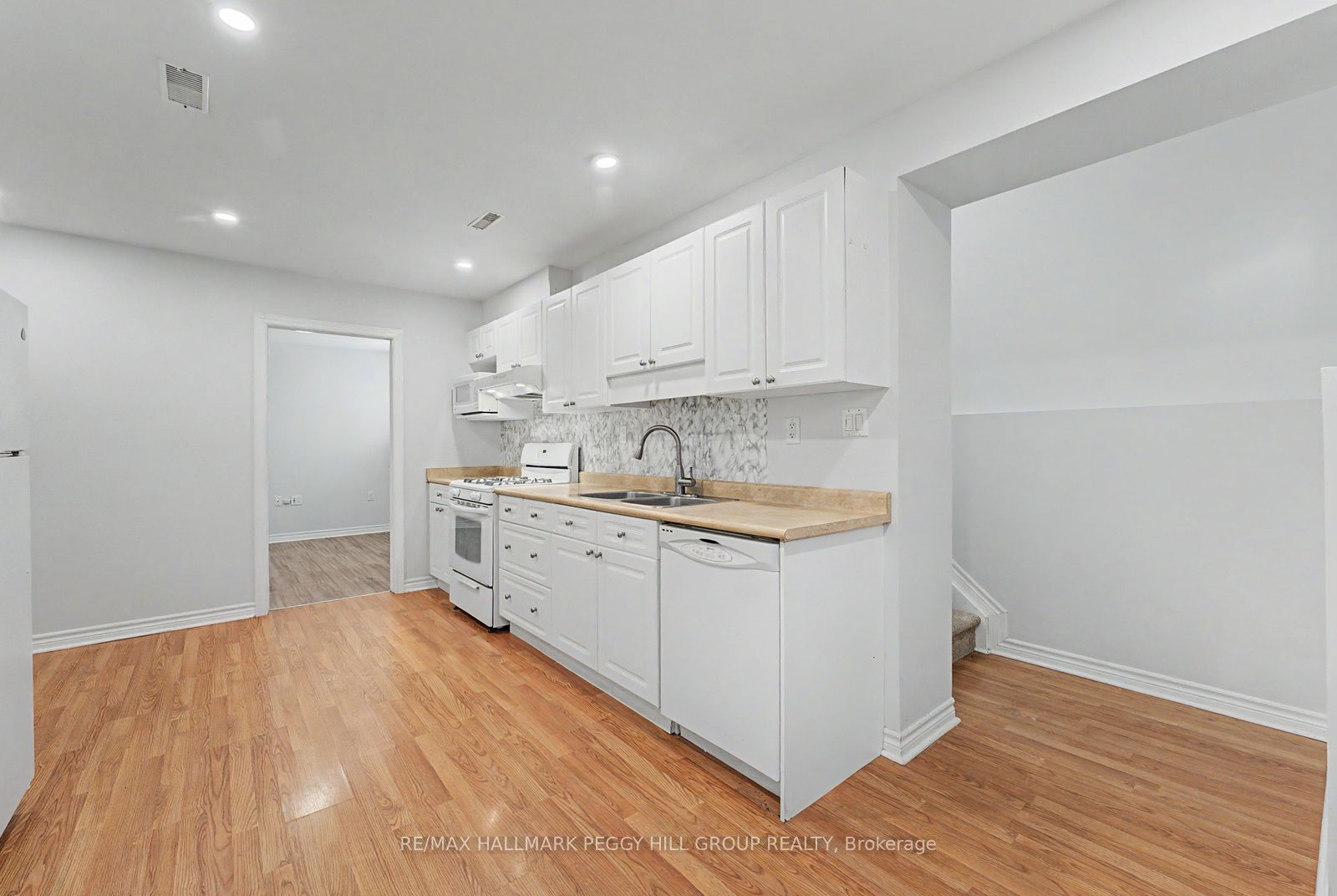 Unit Lower - 148 Livingstone Street E, Barrie 2