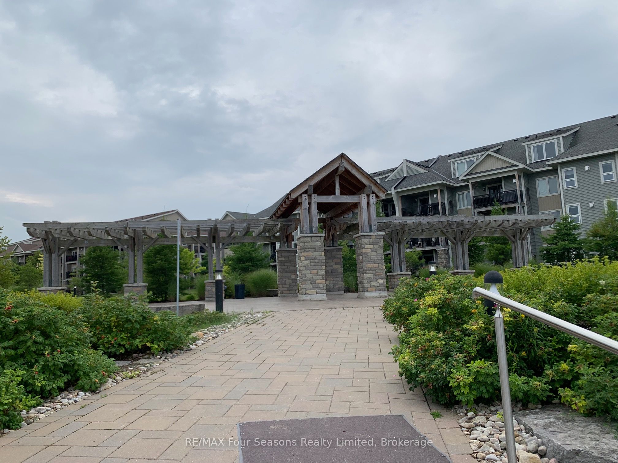 Unit 102 - 4 Cove Court, Collingwood 2