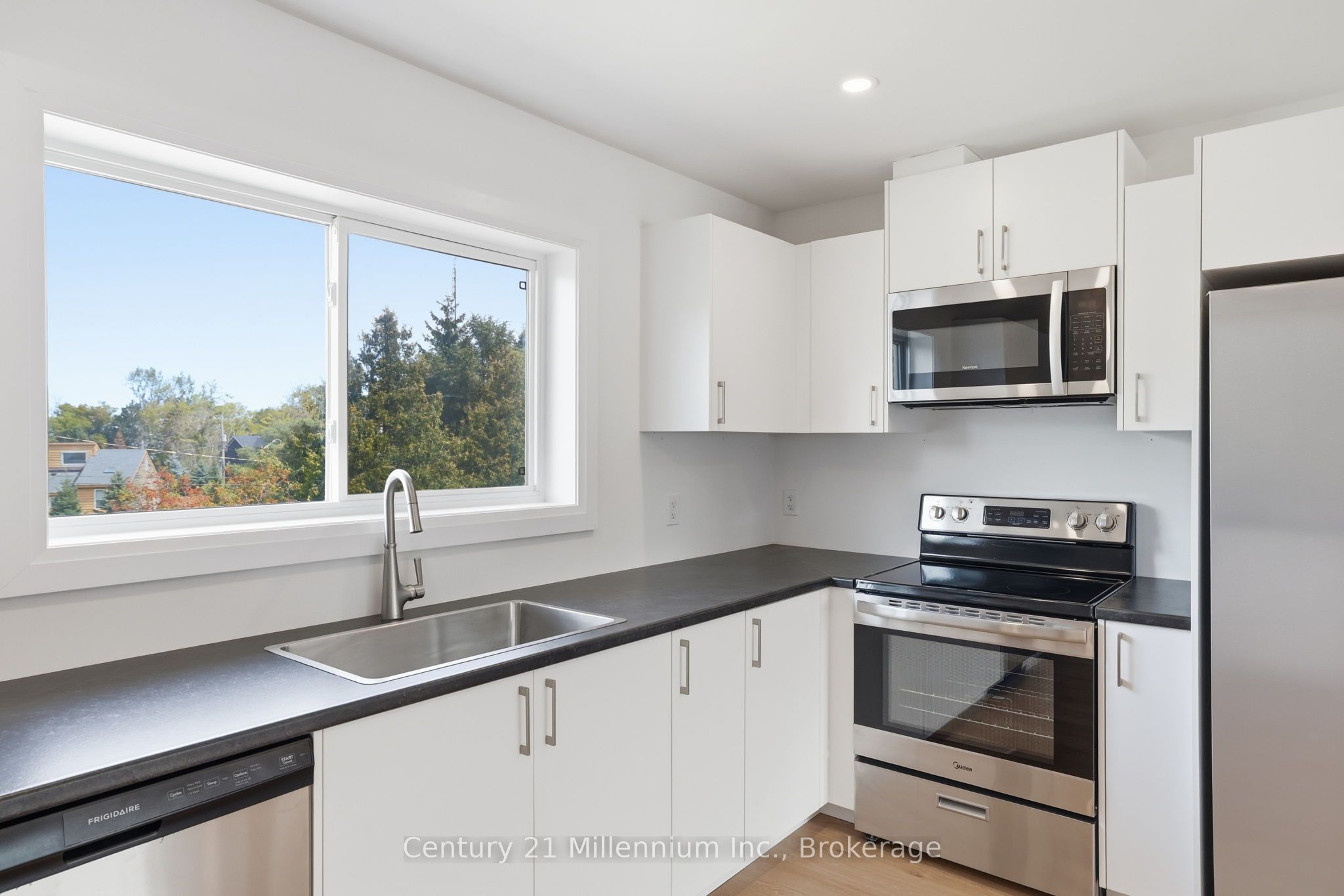 Unit 1 - 9592 BEACHWOOD Road, Collingwood 5