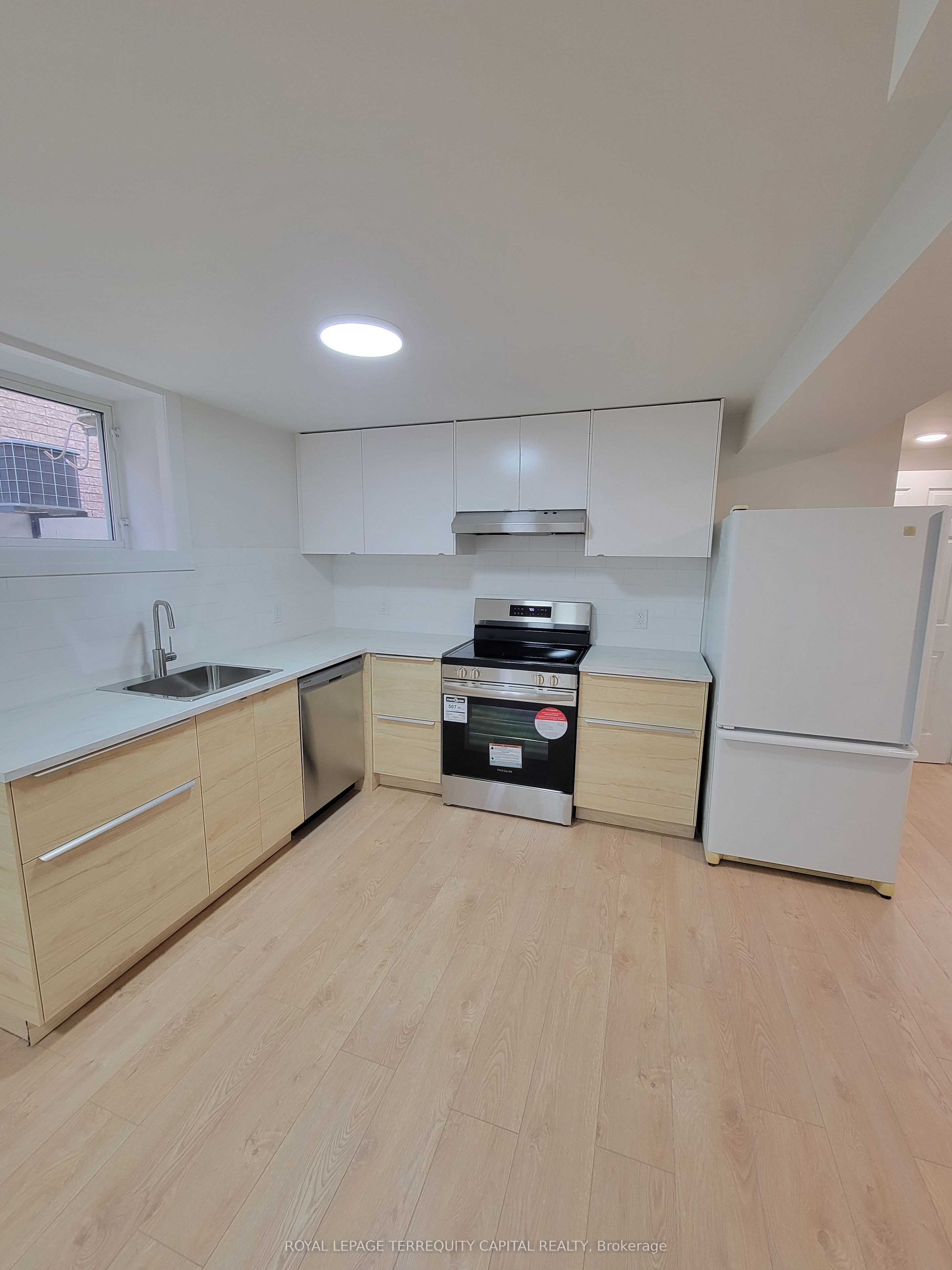 Unit Lower - 68 Bird Street, Barrie 4