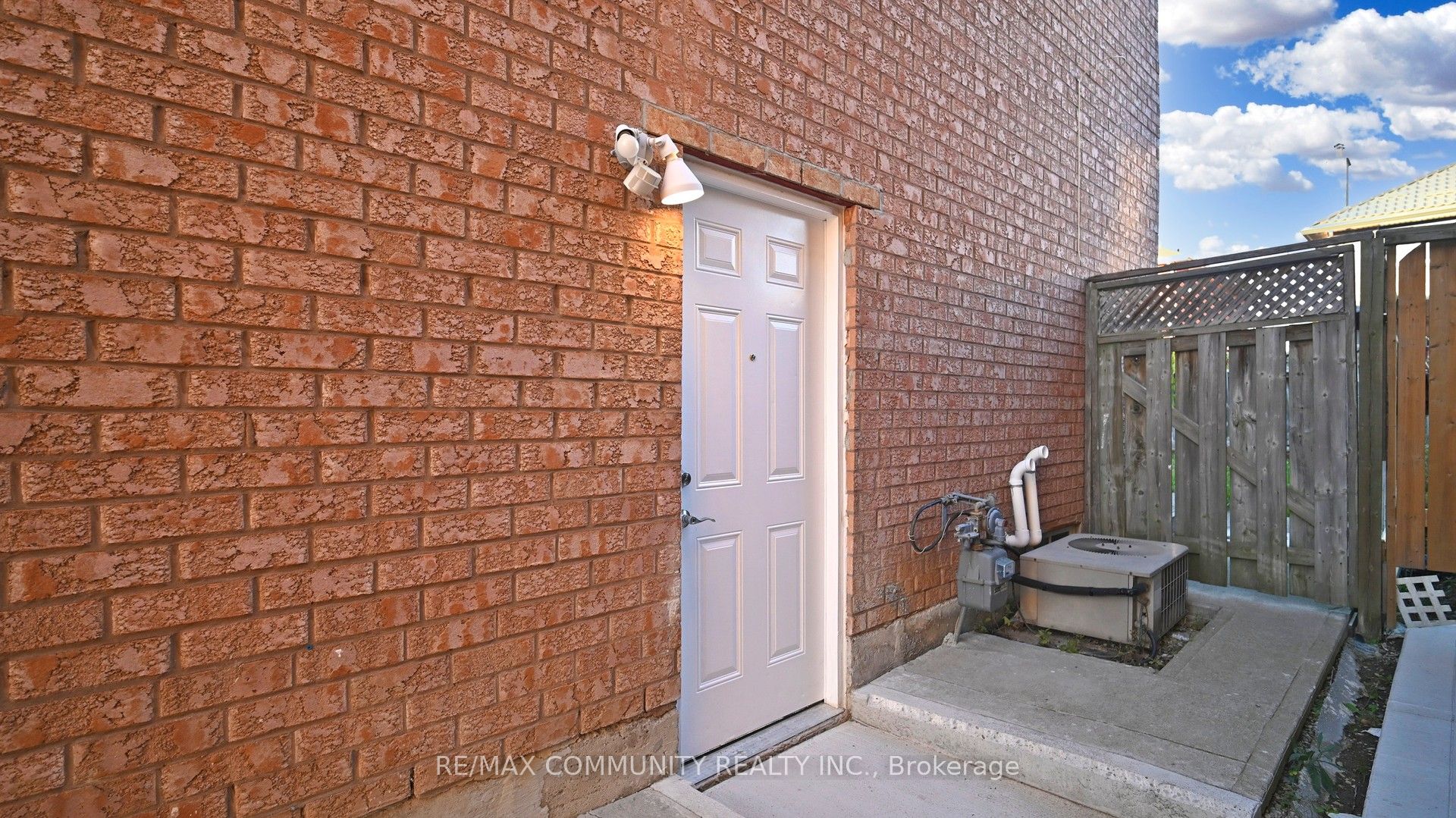 Unit Basement - 32 Faywood Drive, Brampton 2