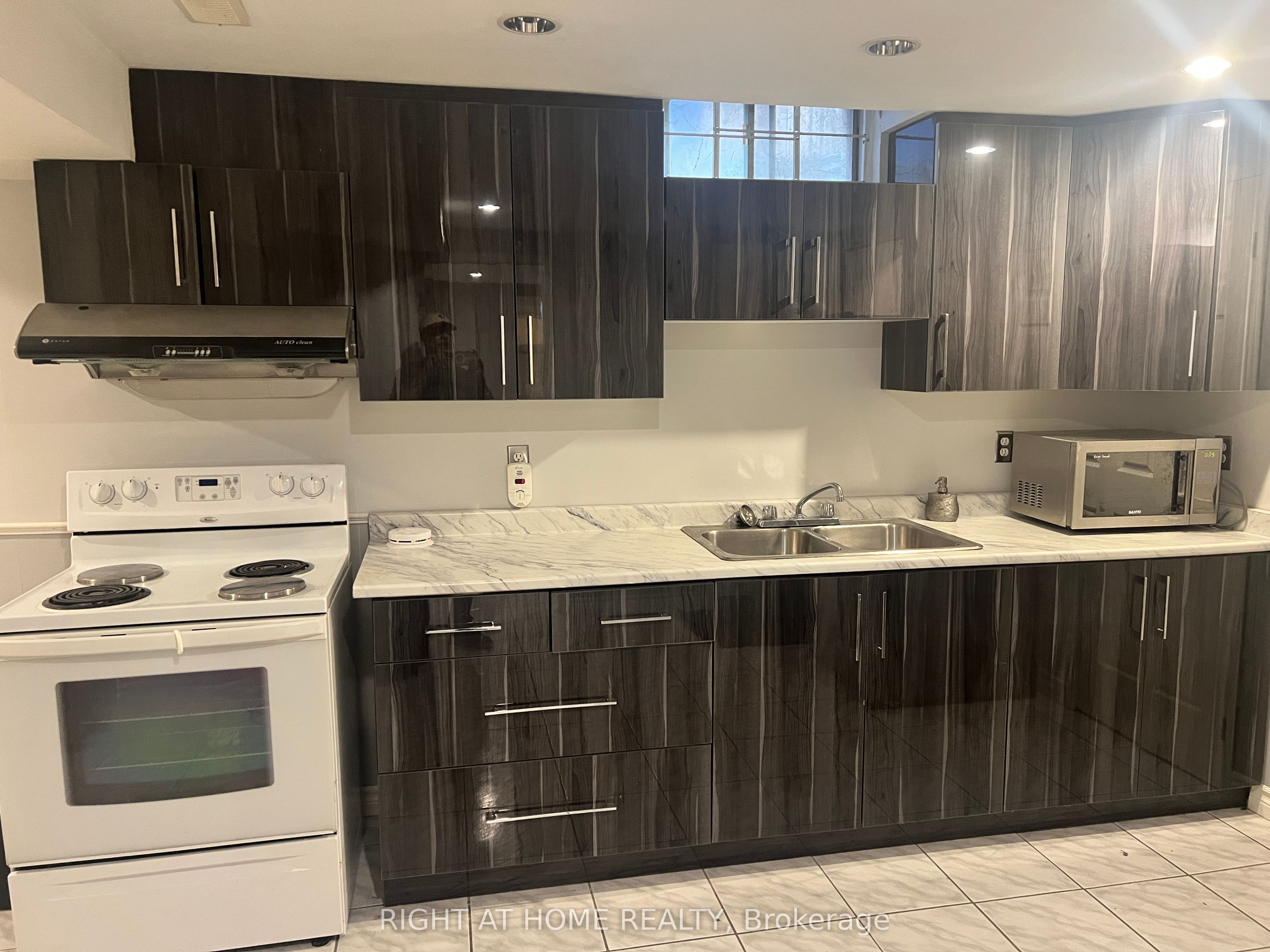 Unit Basement - 272 Nahani Way, Mississauga 5