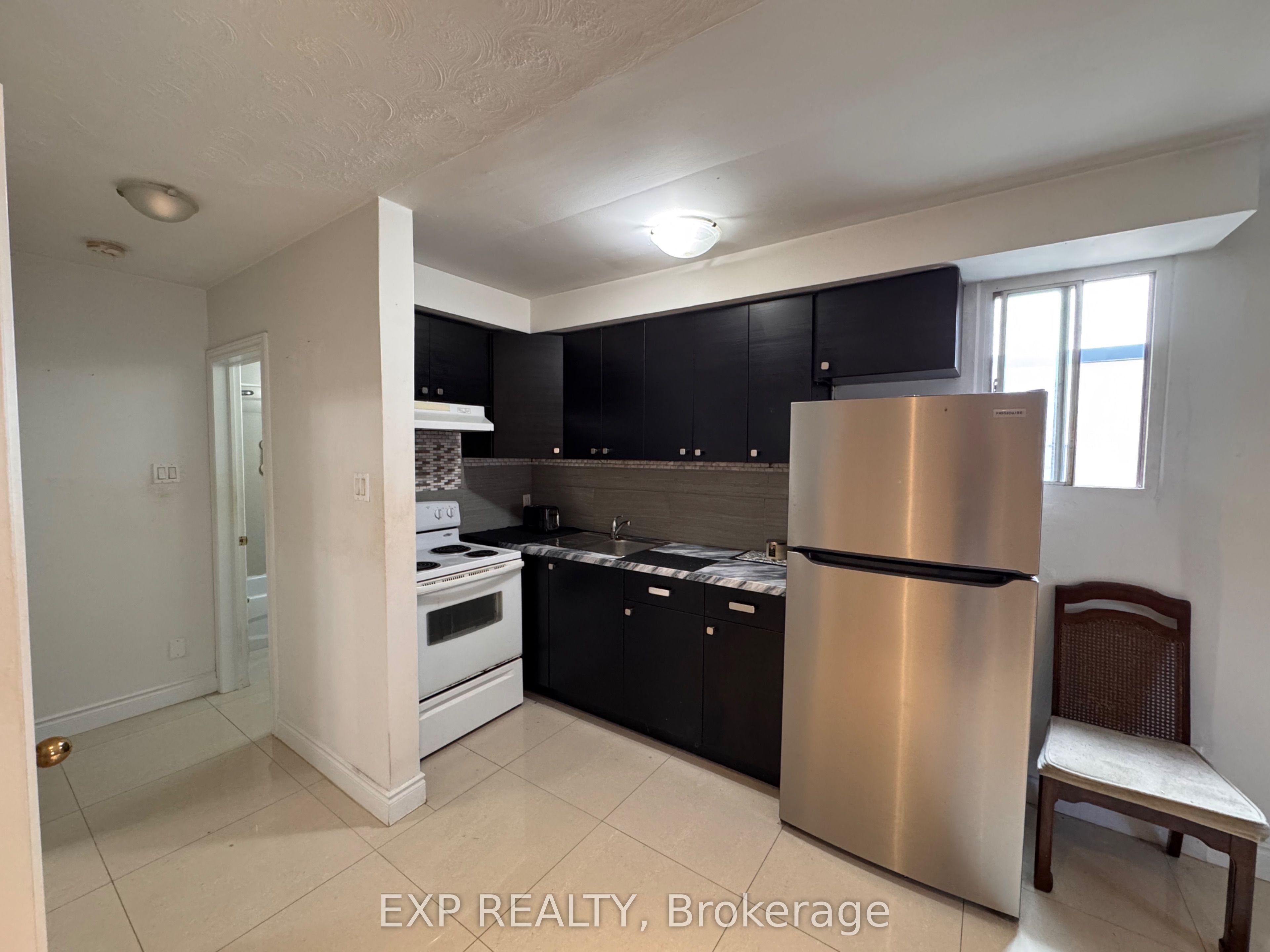 Unit 3 - 256 Lakeshore Road E, Mississauga 4