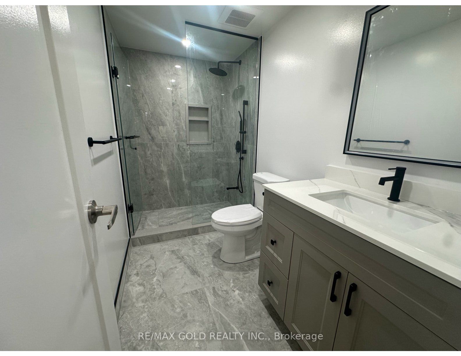 Unit Lower level - 18 Hullen Crescent, Etobicoke 5
