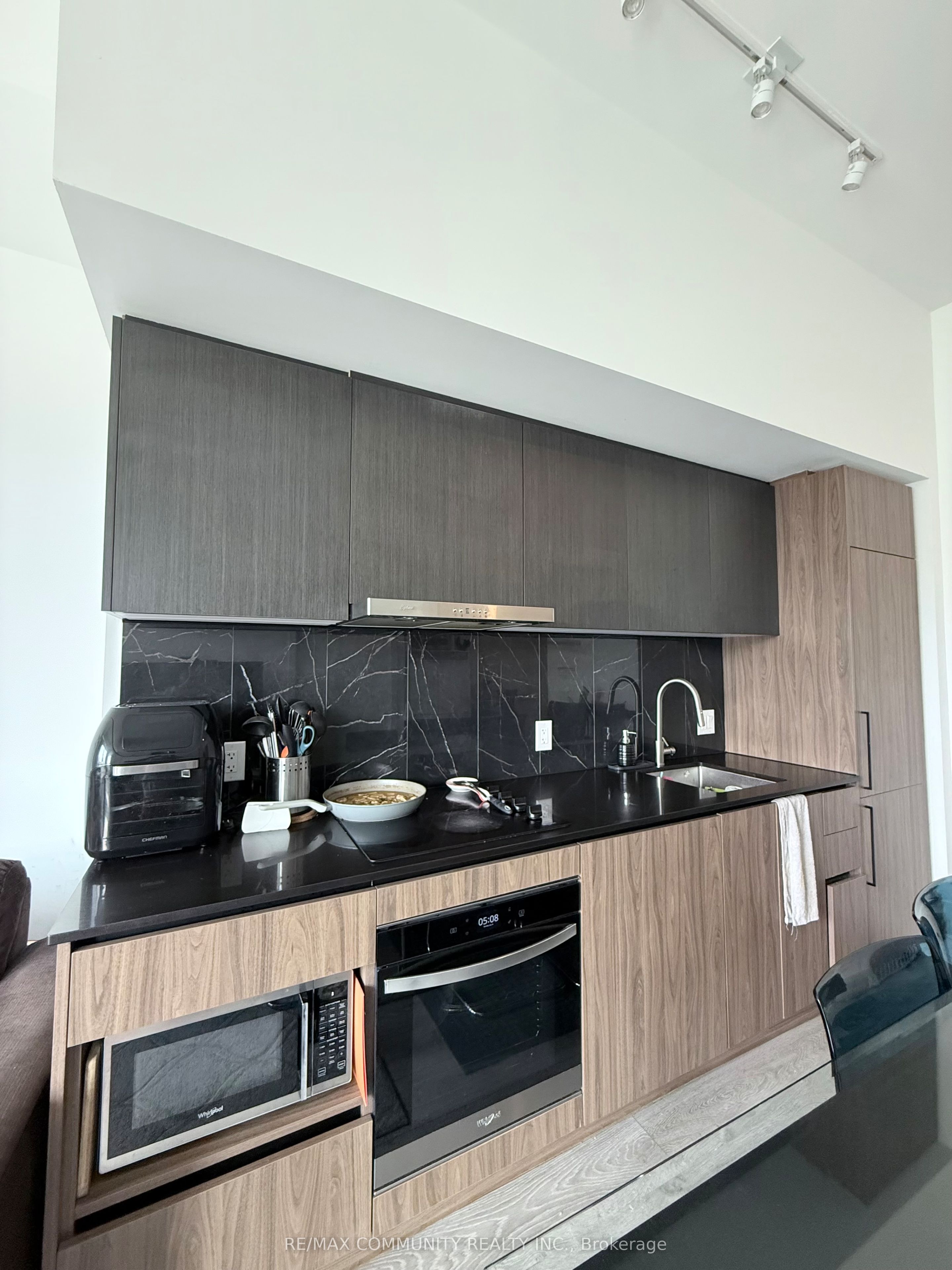 Unit 122 - 1100 Sheppard Avenue W, North York 4