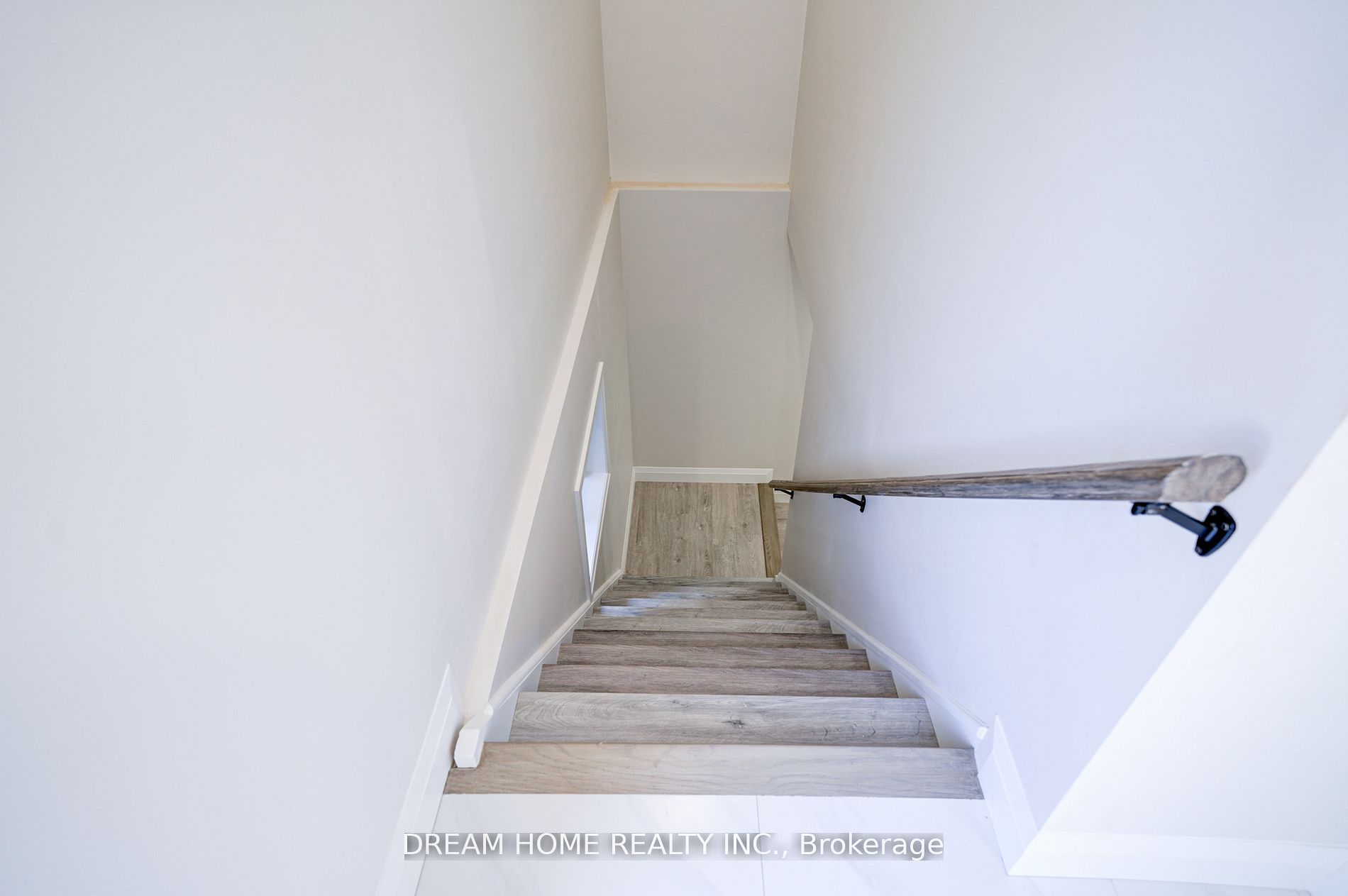 Unit Lower - 23 Manorcrest Street, Brampton 4