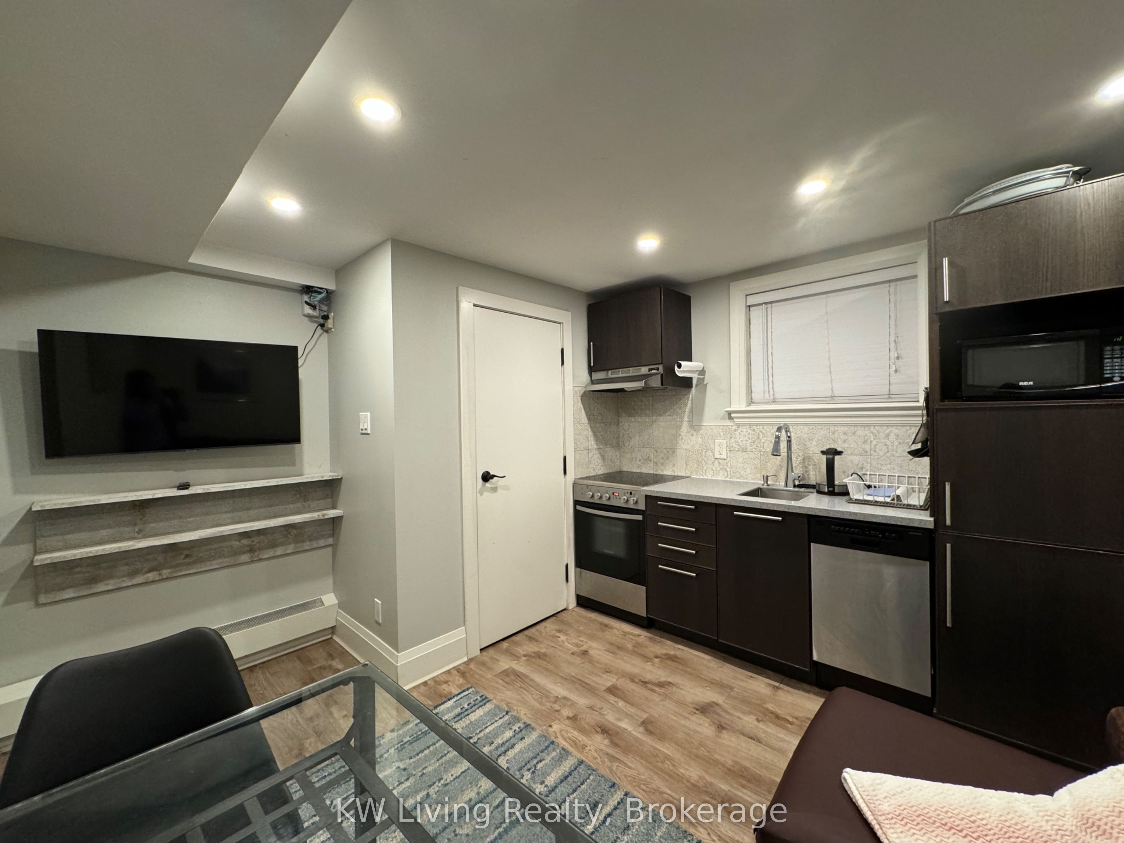 Unit 4 - 55B Long Branch Avenue, Etobicoke 3