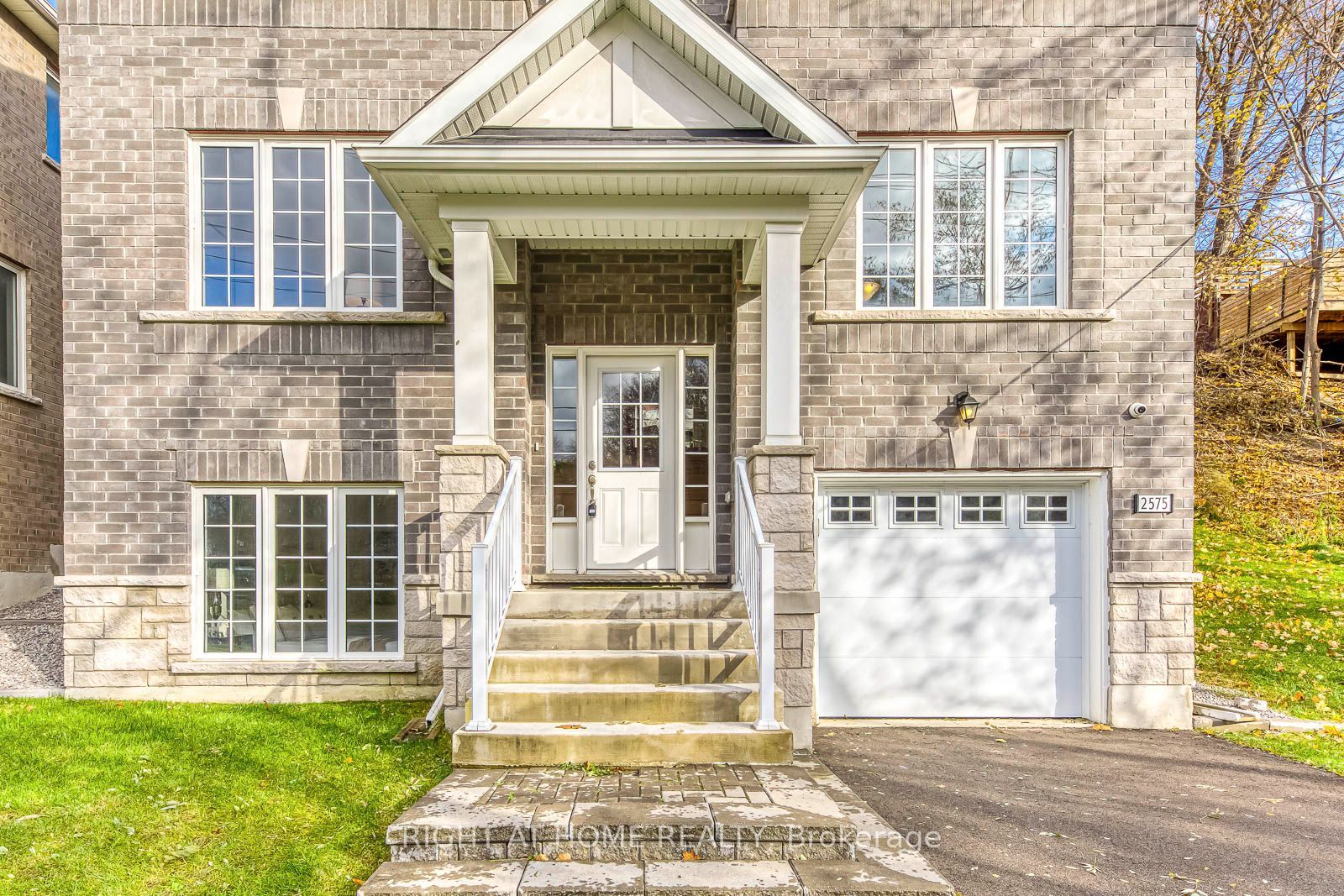 2575 Islington Avenue, Etobicoke 4