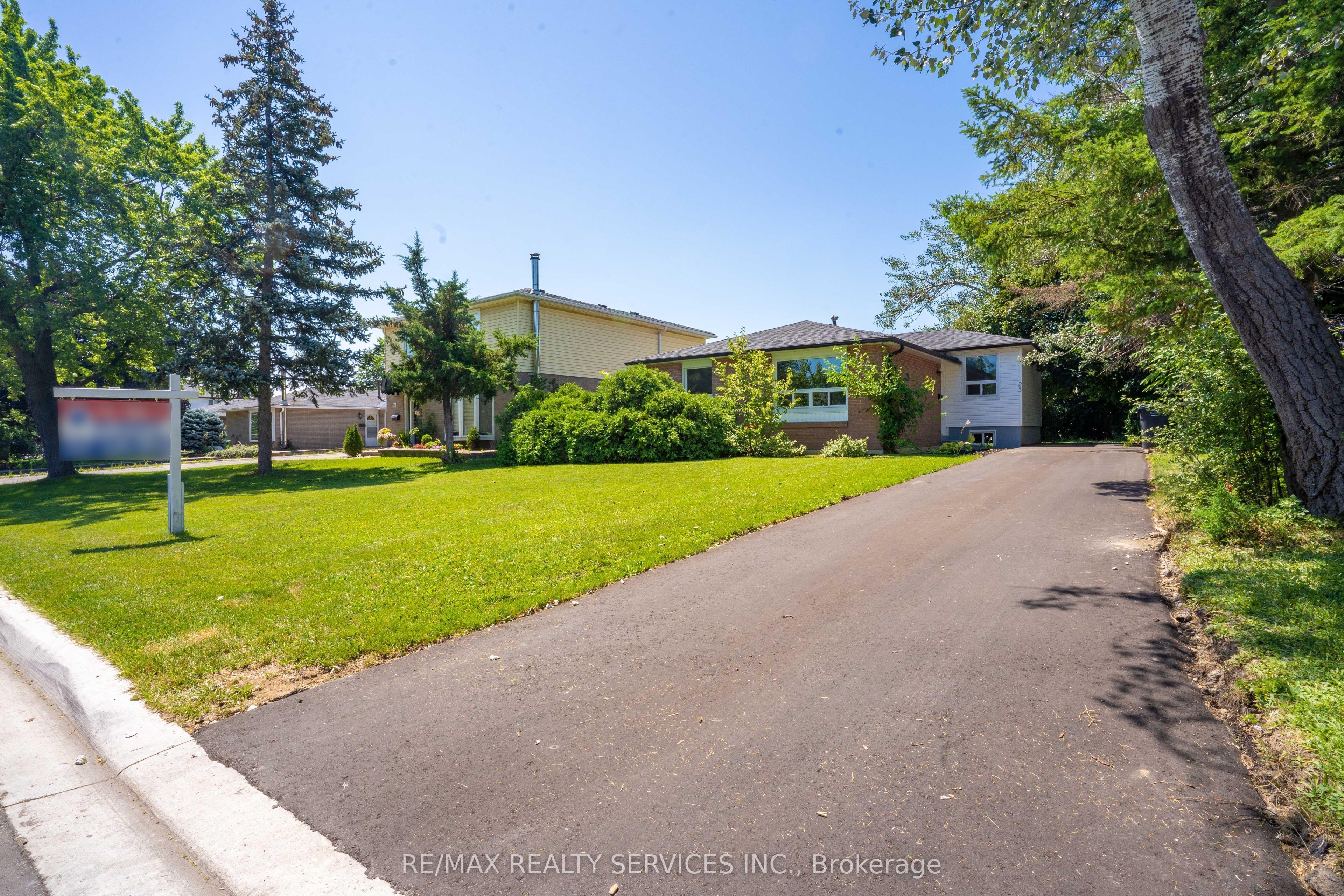 Unit Upper Level - 23 Fidelia Crescent, Brampton 2