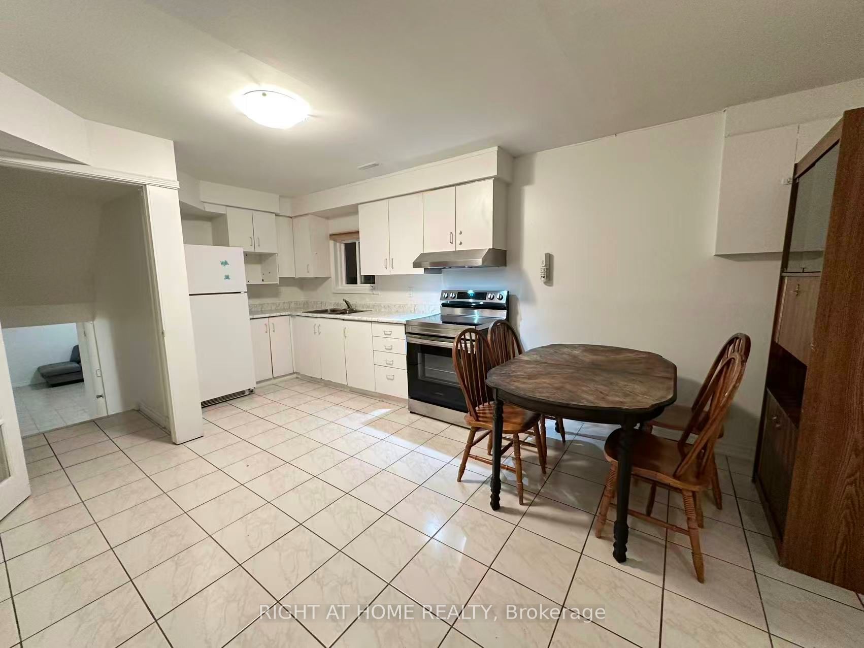 Unit Lower - 4125 Bishopstoke Lane, Mississauga 2