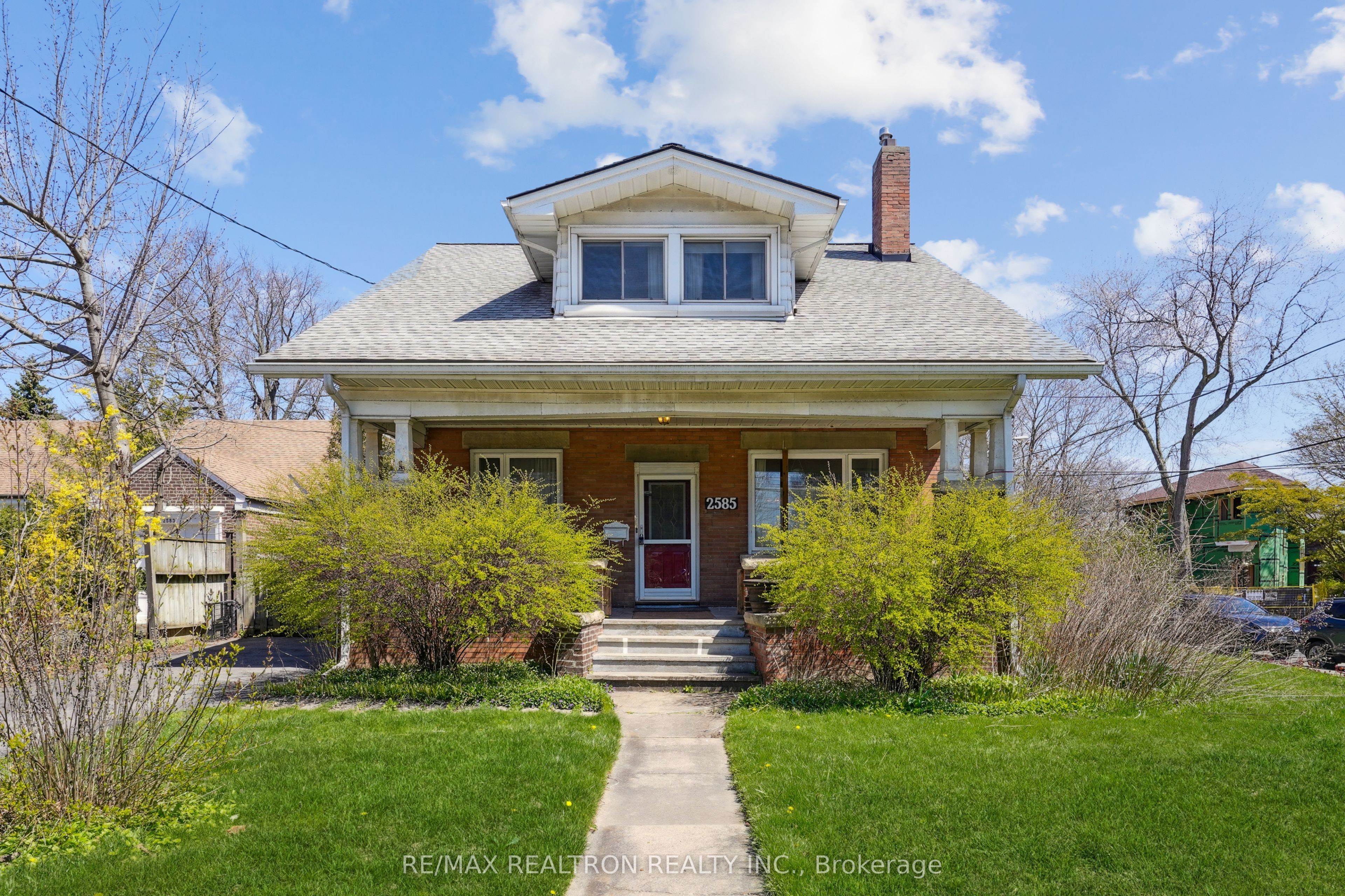 Unit Second Floor - 2585 Lake Shore Boulevard W, Etobicoke 2