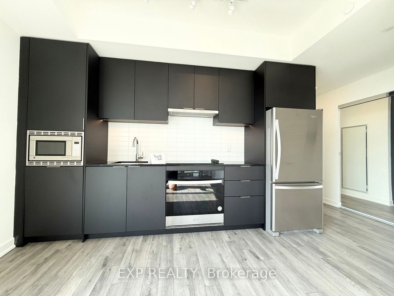 Unit 1602 - 3079 Trafalgar Road, Oakville 3