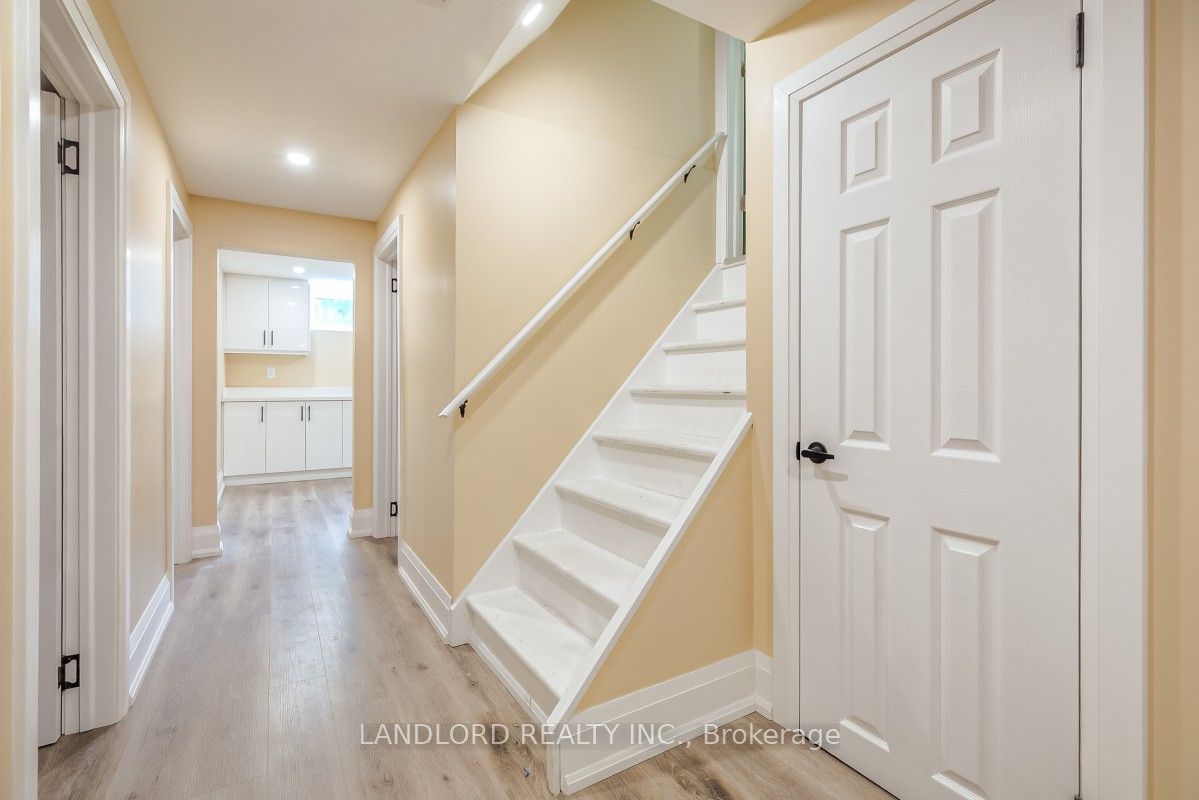 Unit Lower - 257 Wales Crescent, Oakville 5