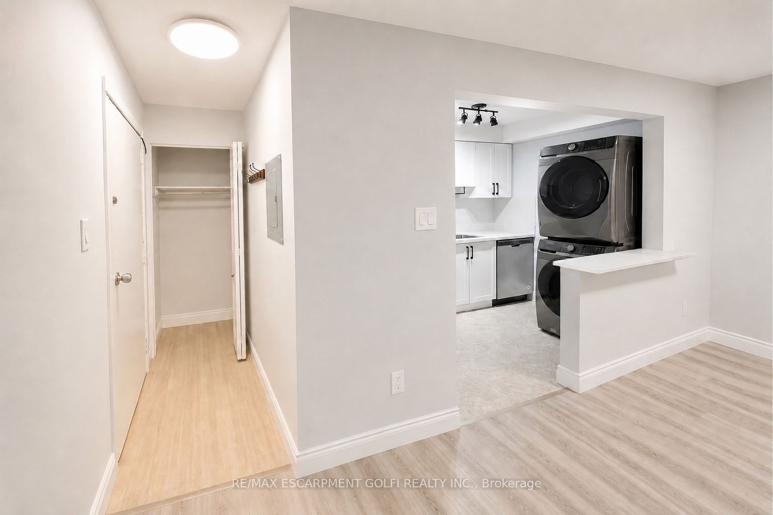 Unit 2 - 2403 Lakeshore Boulevard W, Etobicoke 2