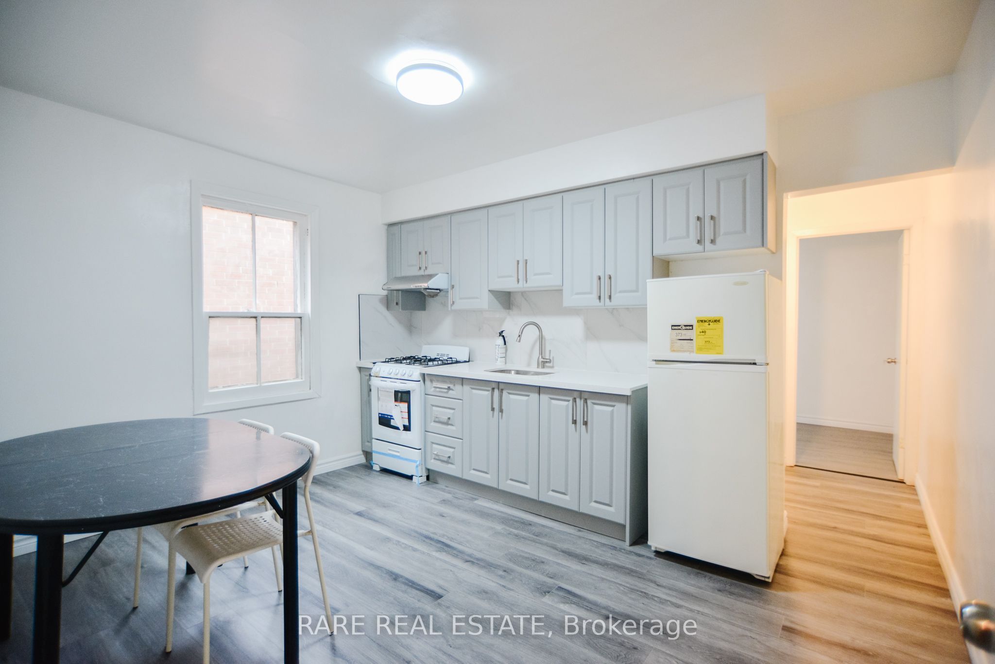 Unit Upper - 32 Garnet Avenue, Toronto 5