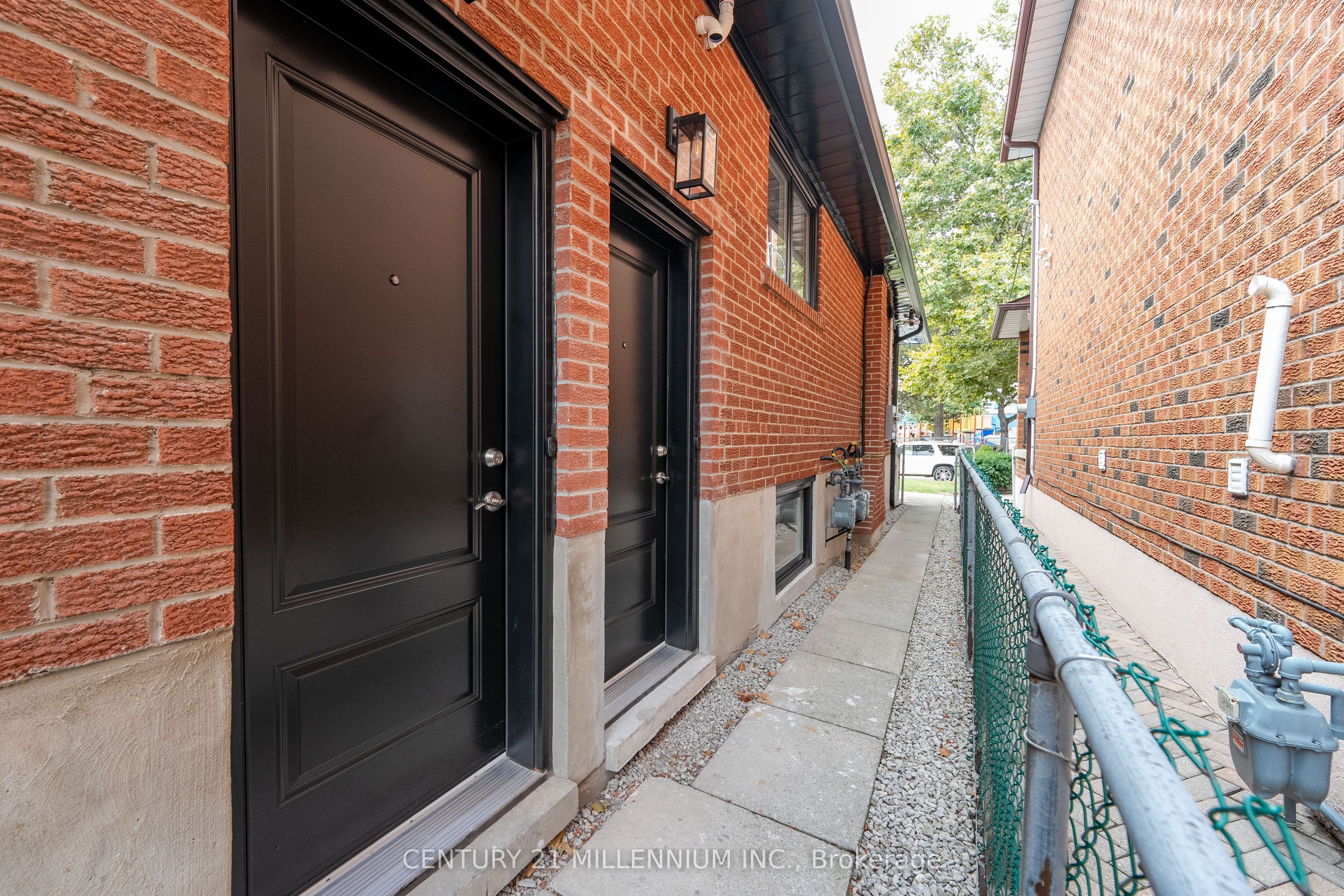 Unit C - 31 Mariposa Avenue, Toronto 2