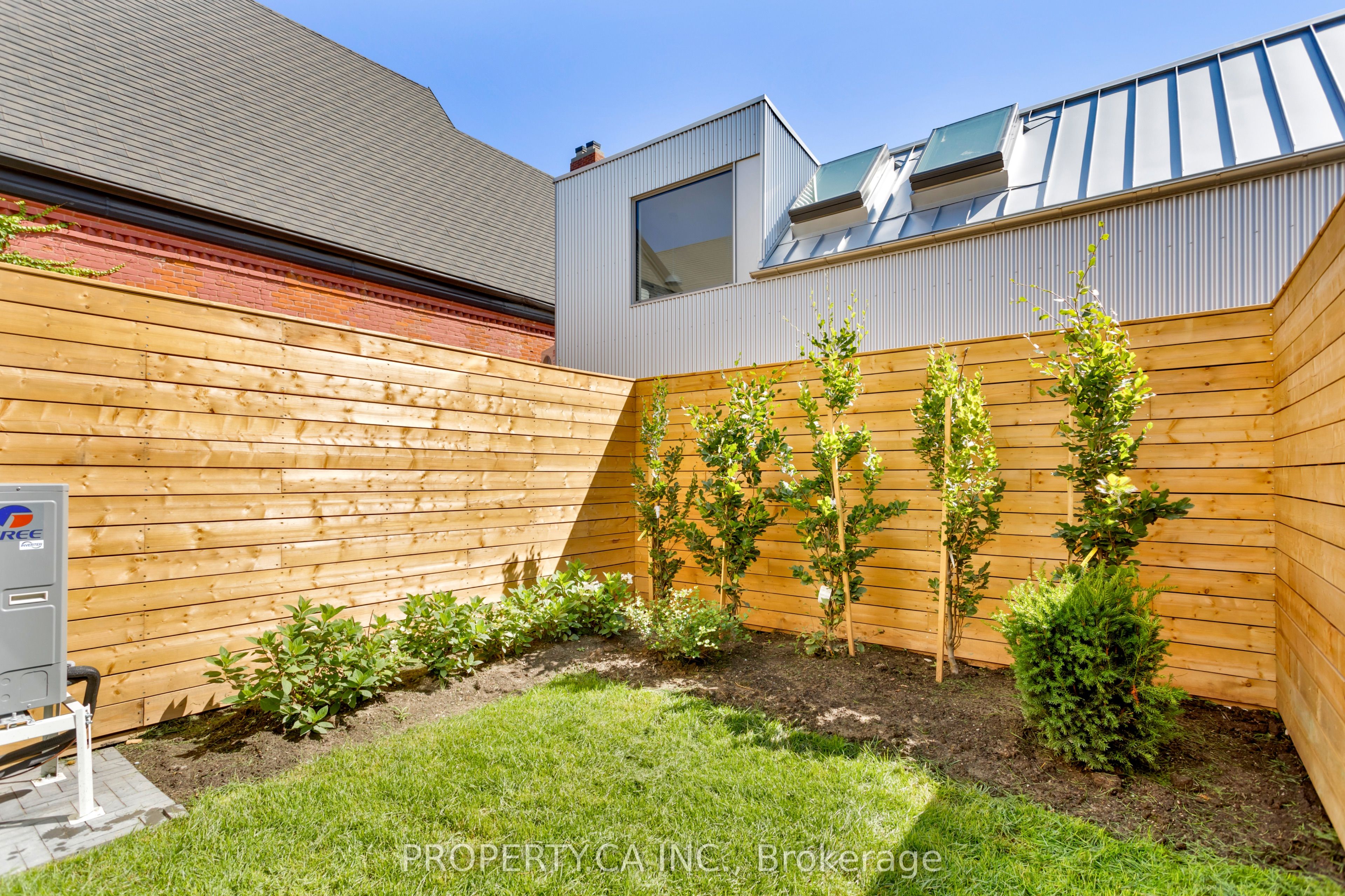 Unit Unit 4 - 301 Keele Street, Toronto 5
