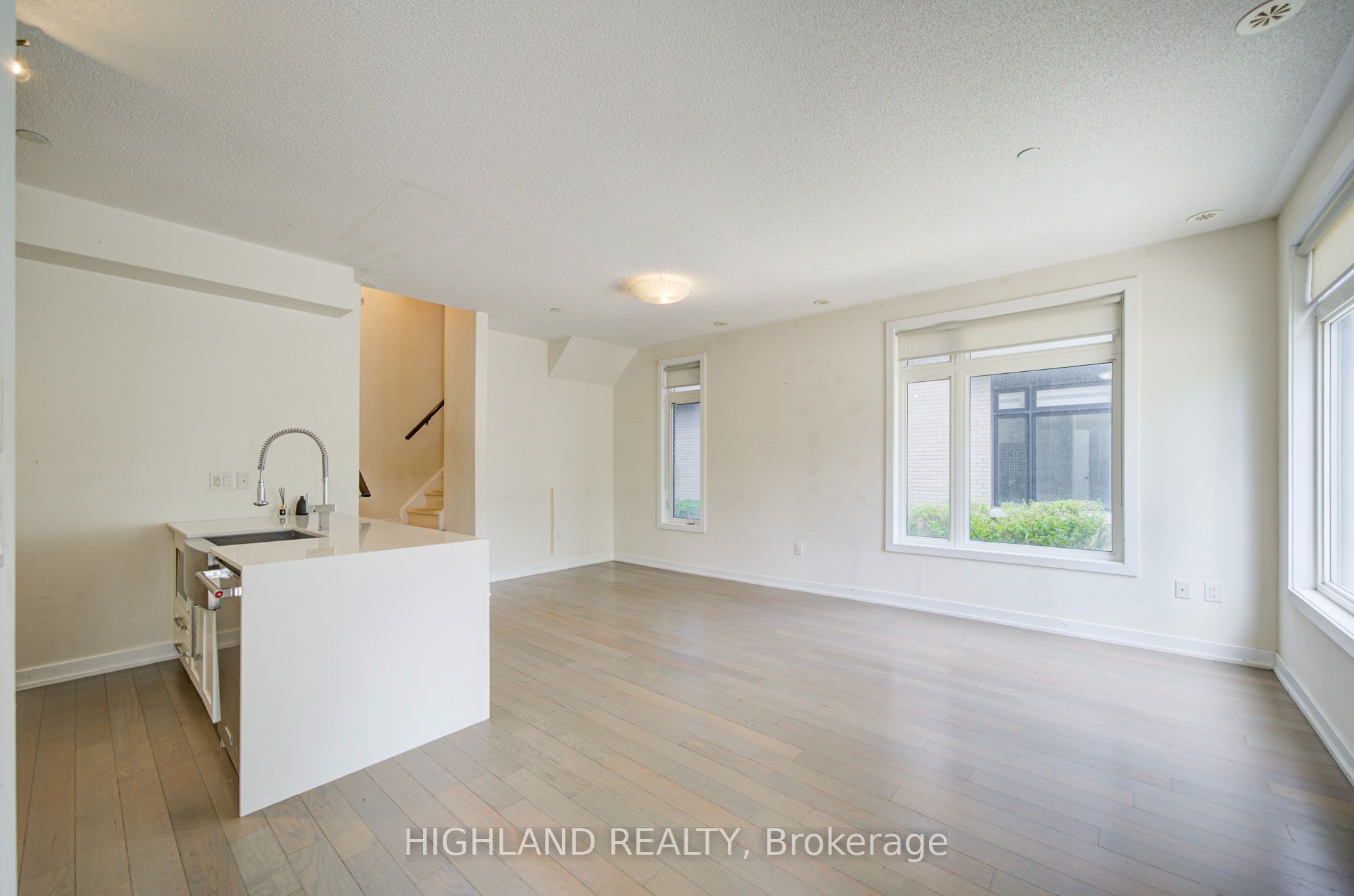 Unit 6 - 4010 Parkside Village Drive, Mississauga 3