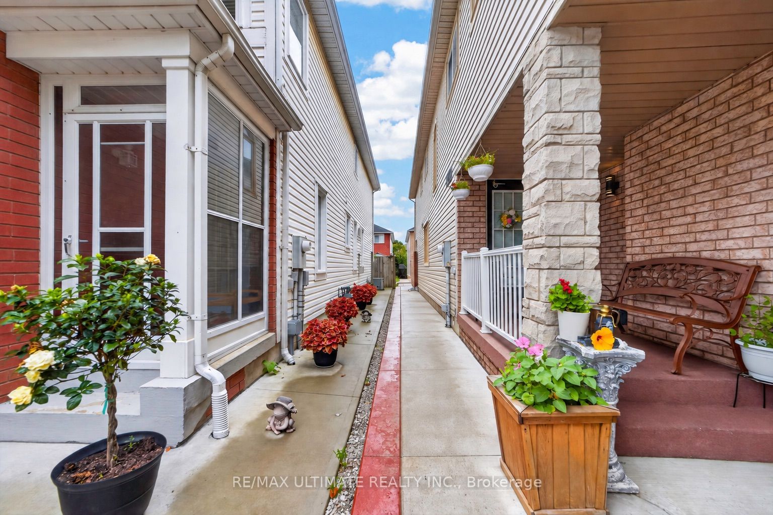 82 Yellow Brick Road, Brampton 3