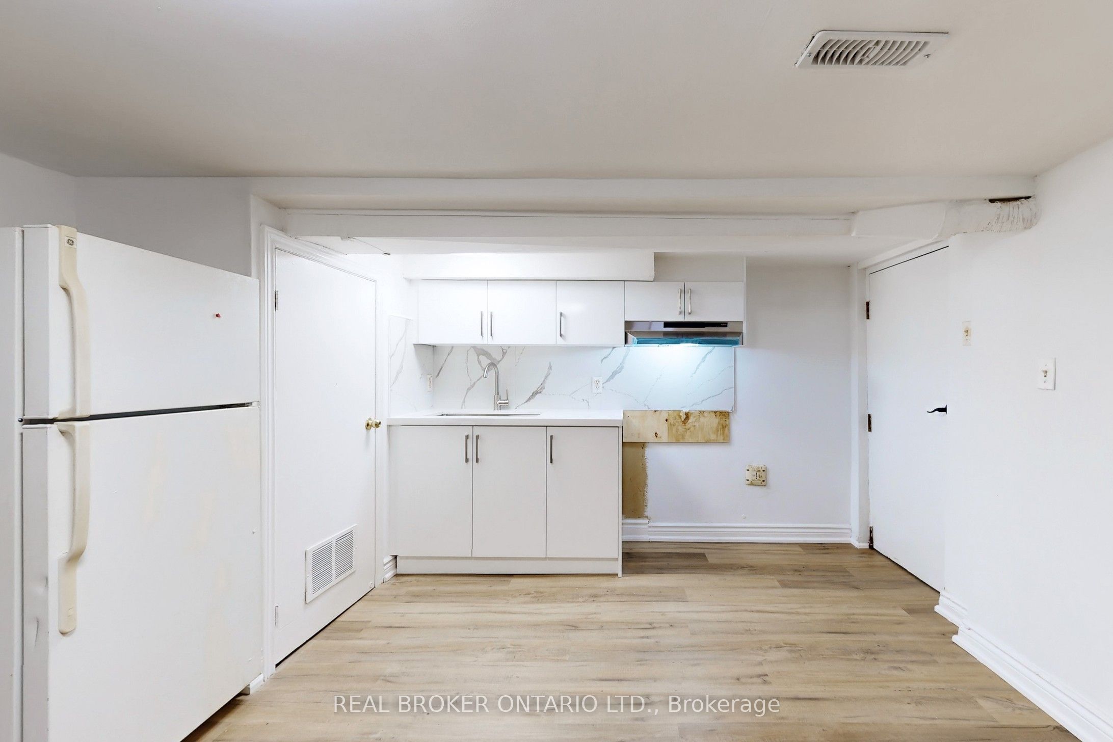 Unit Bsmt - 102 Bowie Avenue, Toronto 4