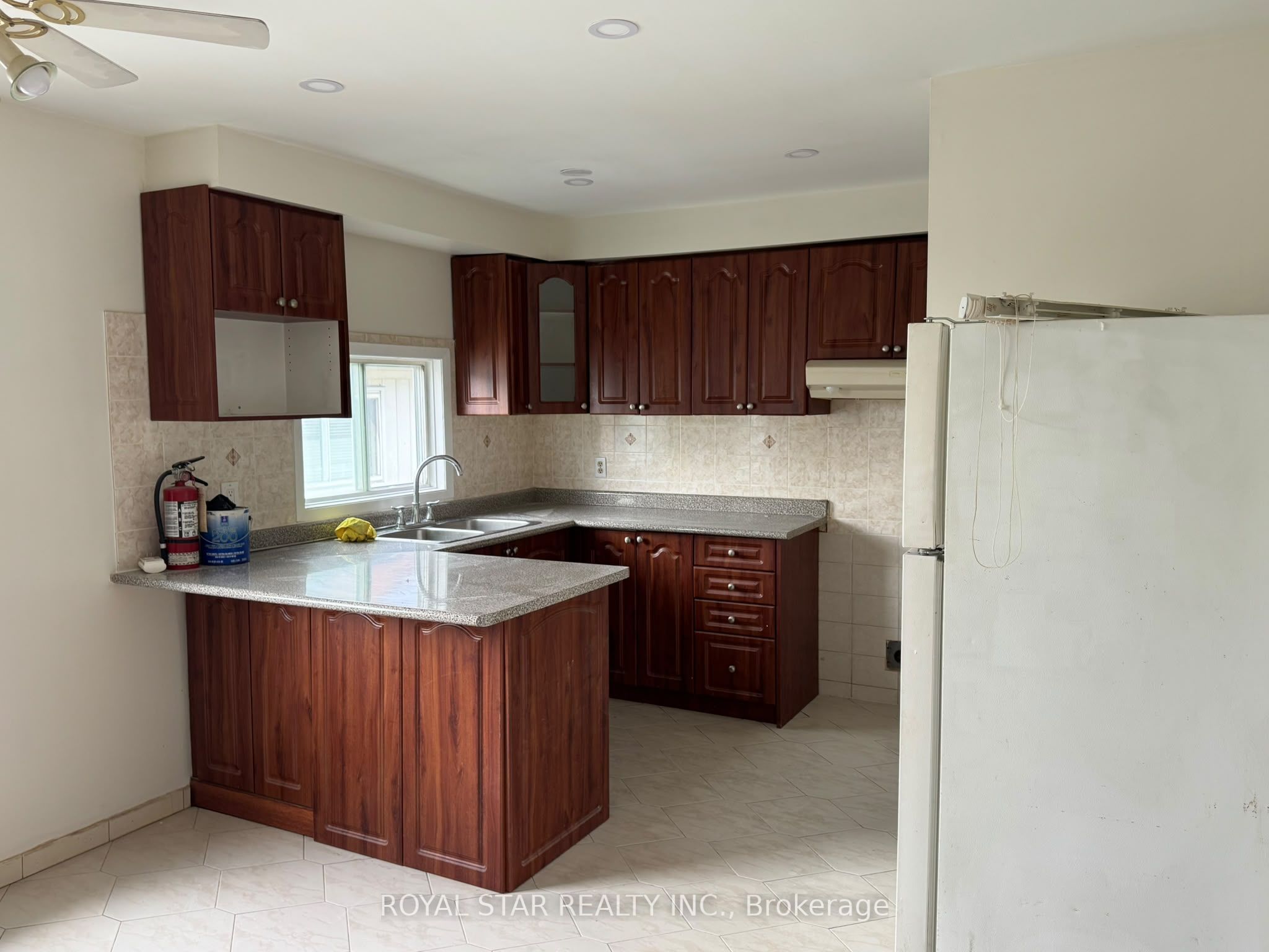 Unit Main Floor - 162 Beech Street, Brampton 2
