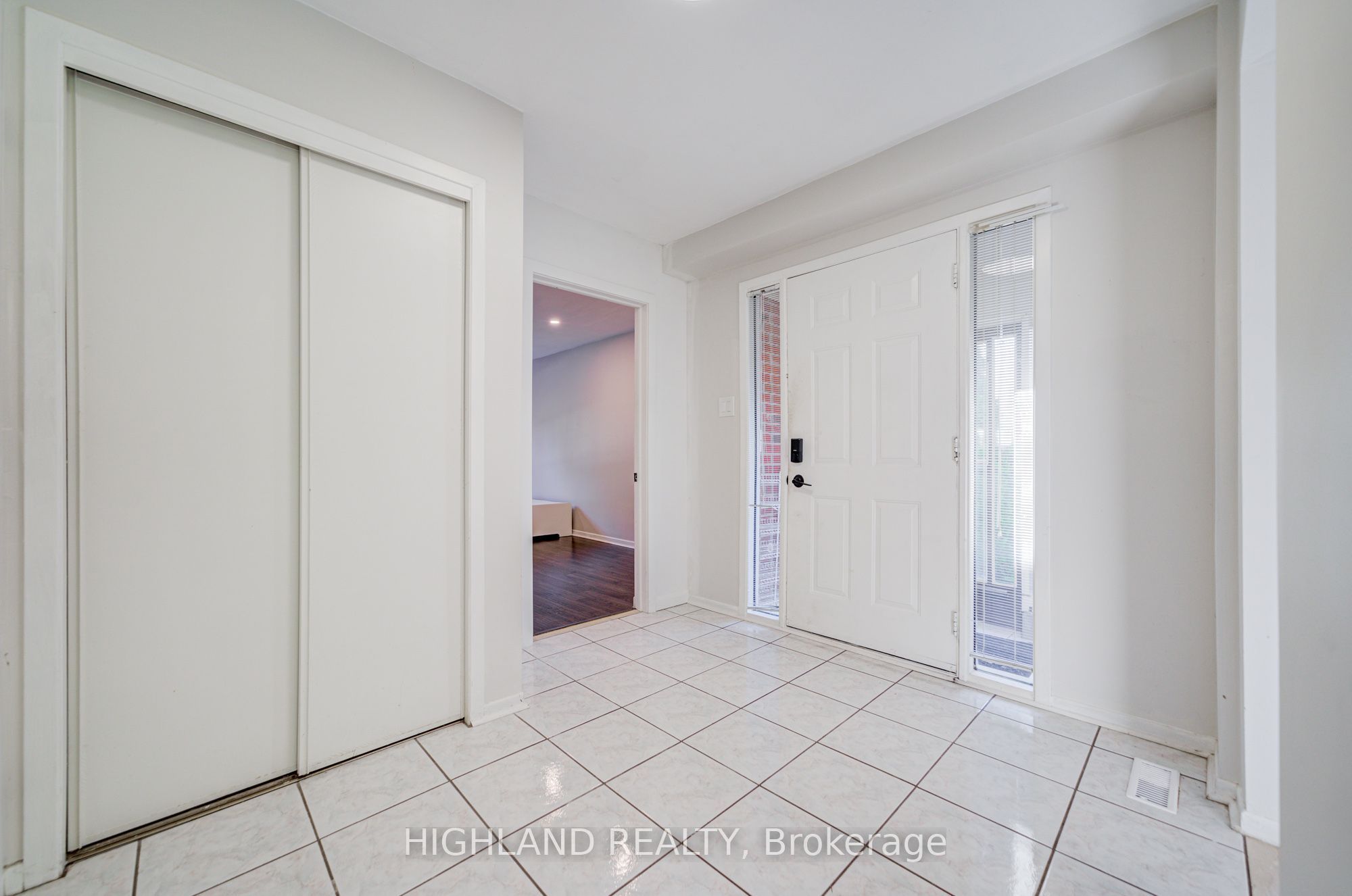 2032 Glenada Crescent, Oakville 2
