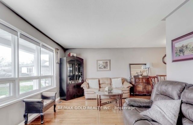 Unit Basement - 6 Monaco Court, North York 4