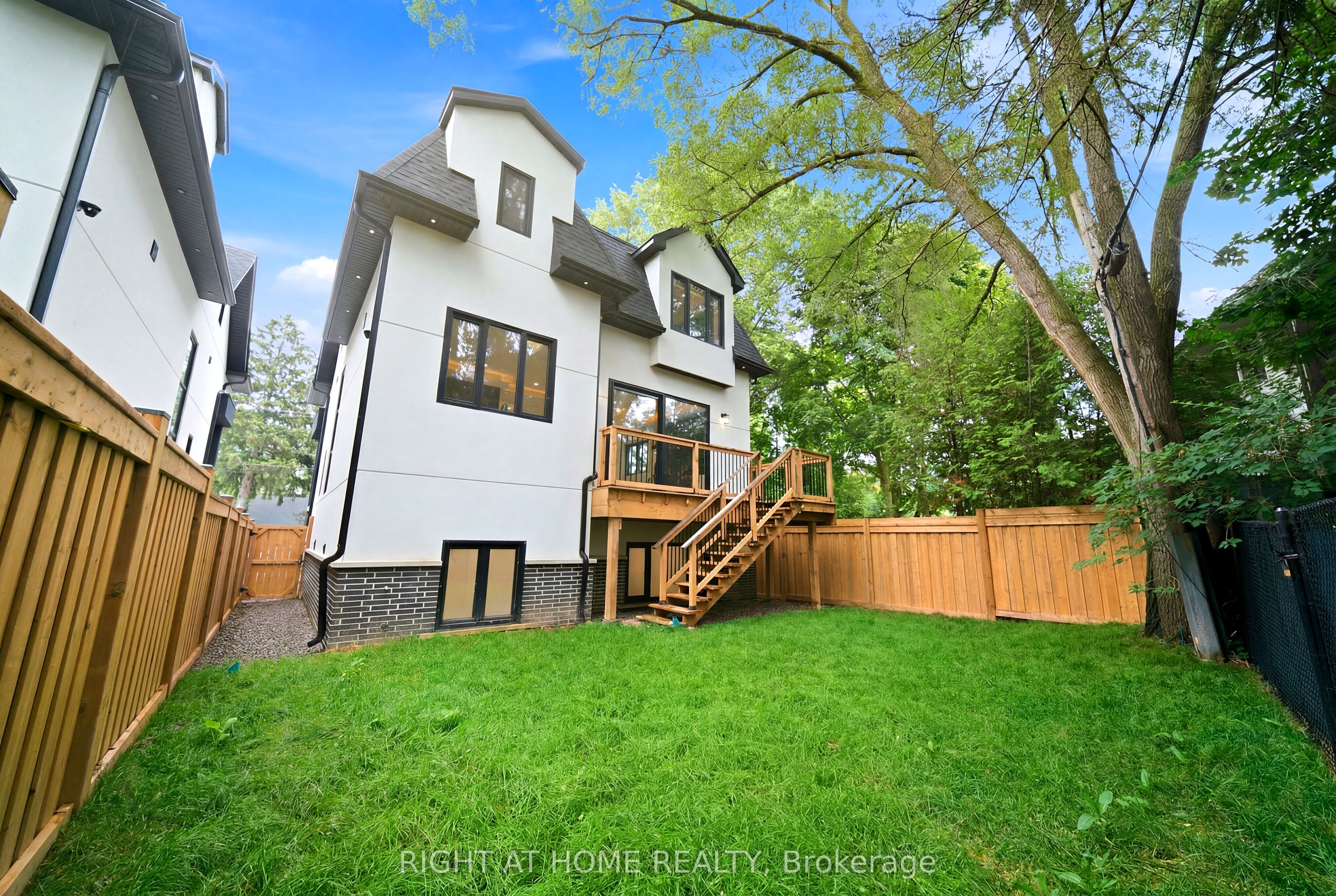 28 Pine Avenue S, Mississauga 3