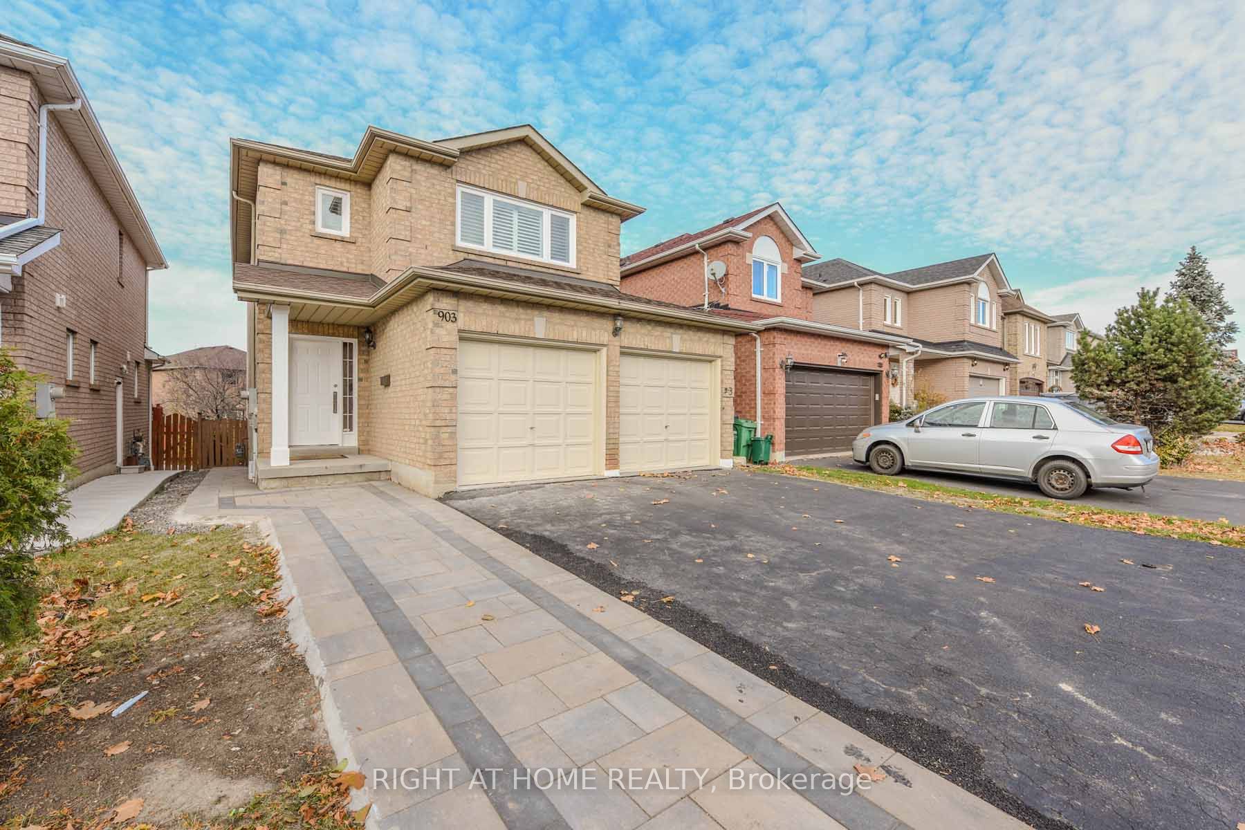 903 Blyleven Boulevard, Mississauga 2