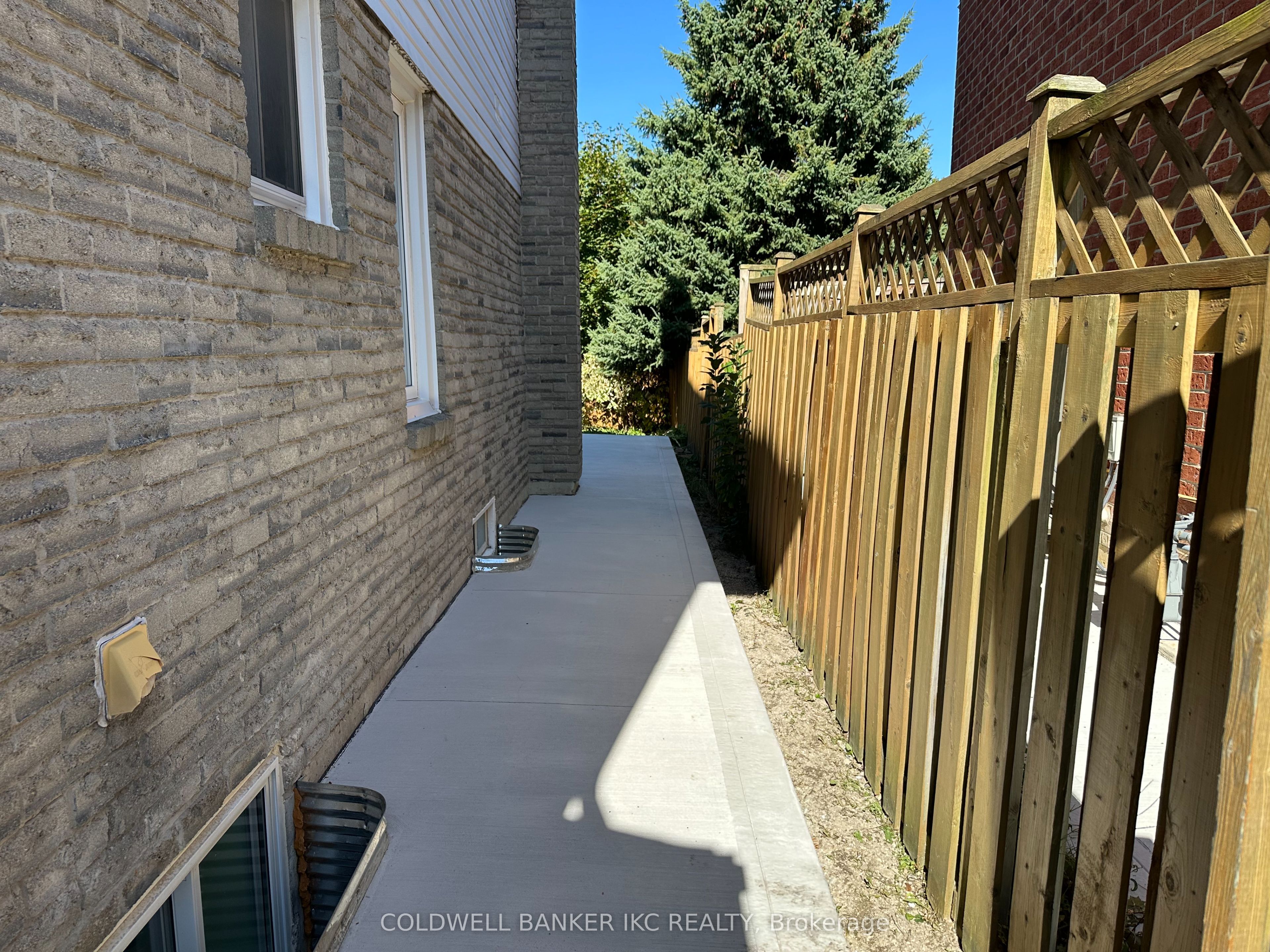48 Cranmore Court, Brampton 2