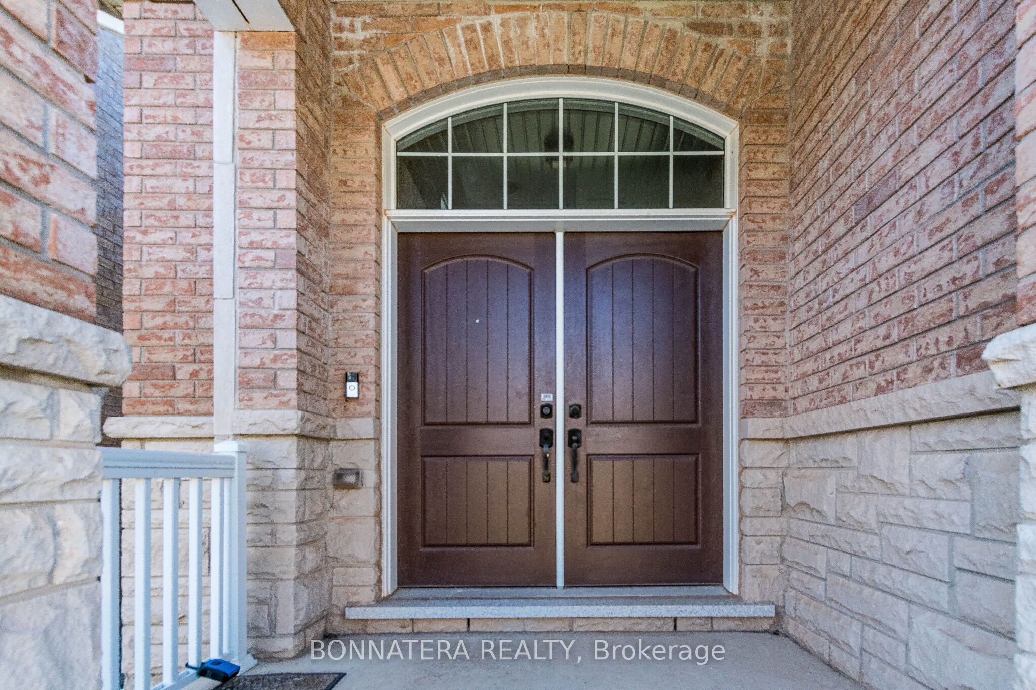 3136 Ernest Appelbe Boulevard, Oakville 2