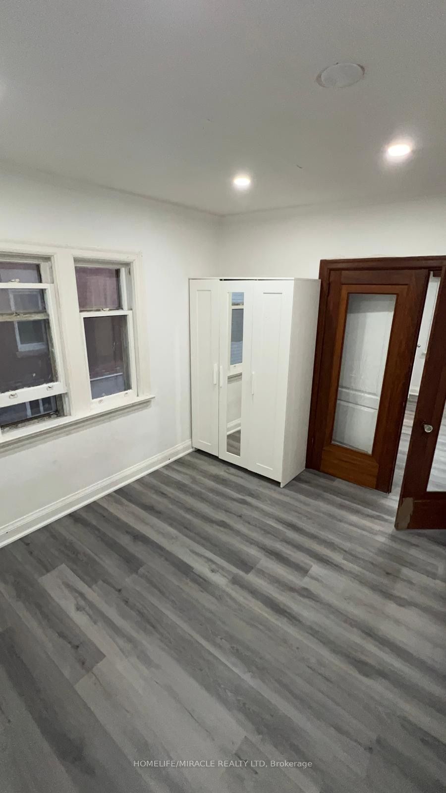 213 Queen Street W, Brampton 3
