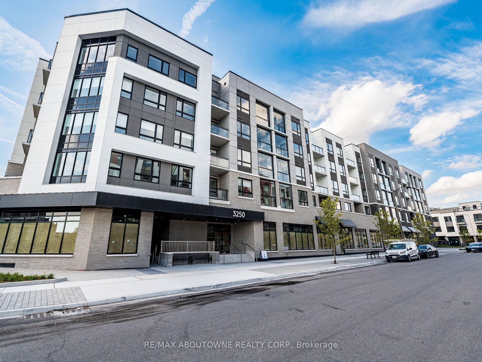 Unit 308 - 3250 Carding Mill Trail, Oakville 3