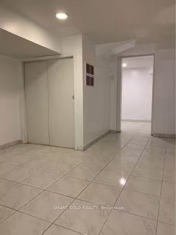 Unit Lower - 370 Delaware Avenue, Toronto 4