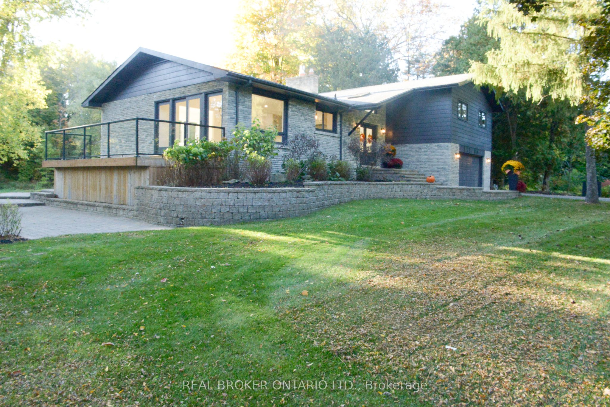 572 Main Street, Halton Hills 1