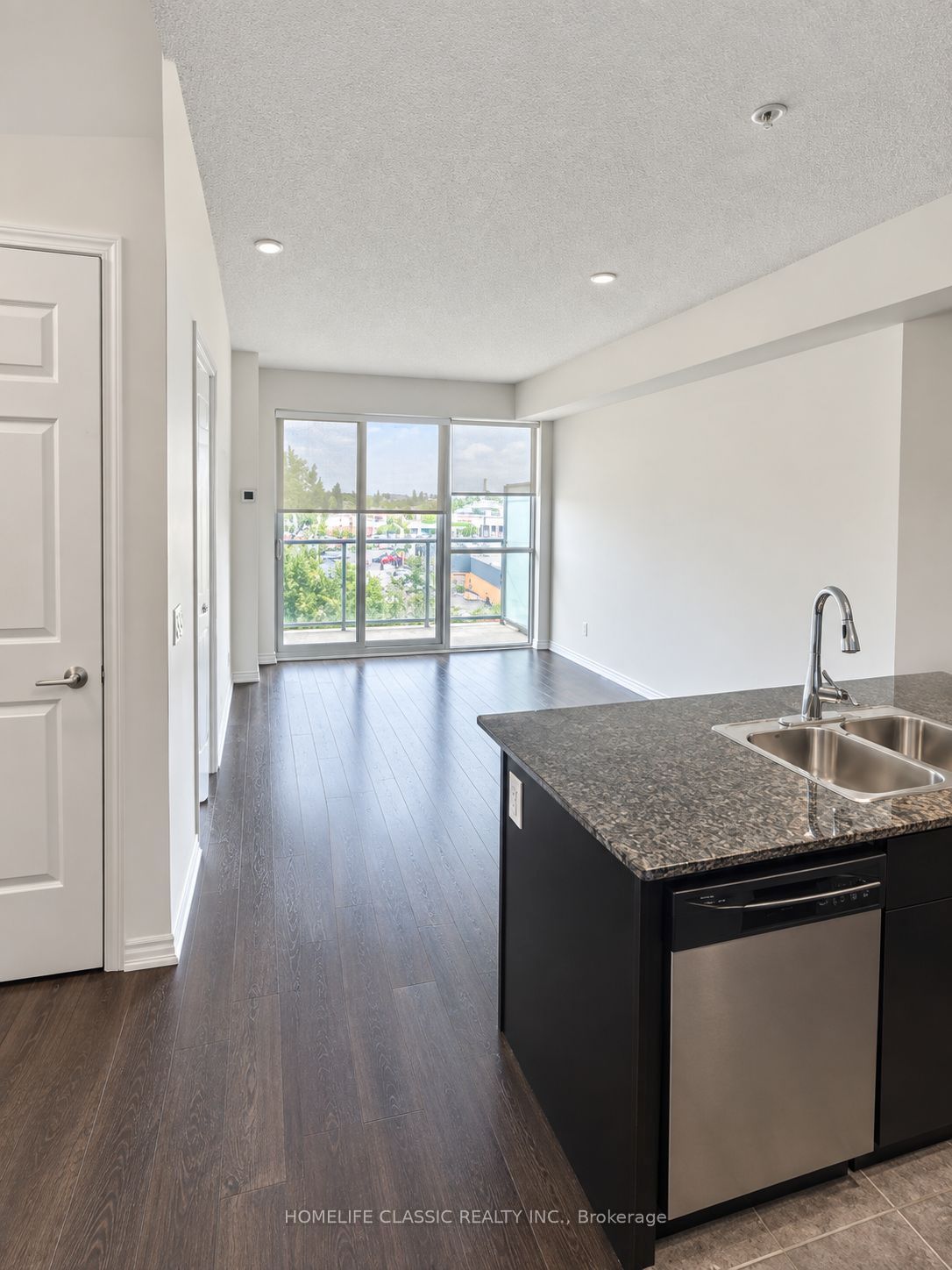 Unit 611 - 15 James Finlay Way, North York 3