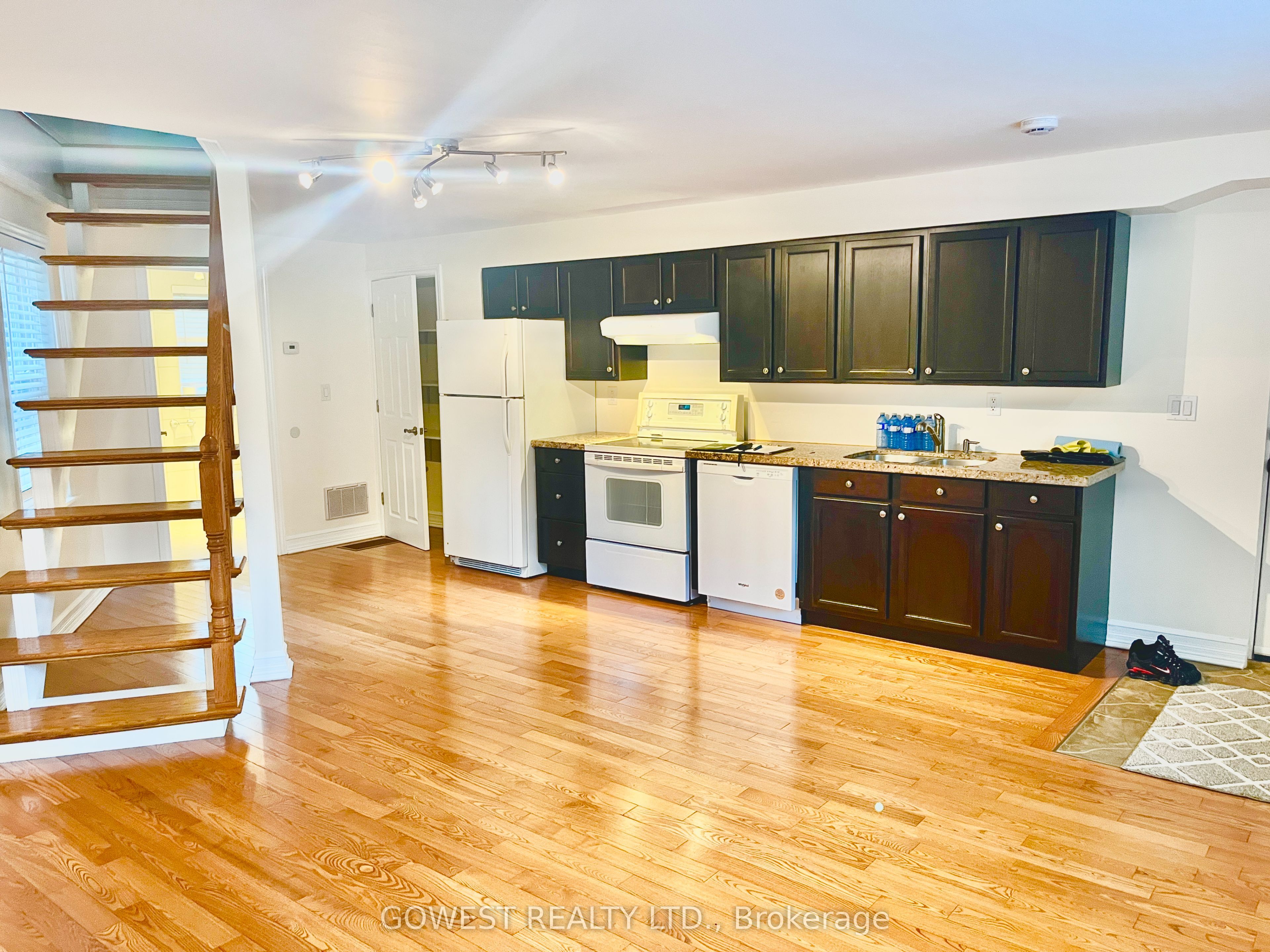 Unit 2 - 18 Varsity Road, Toronto 3