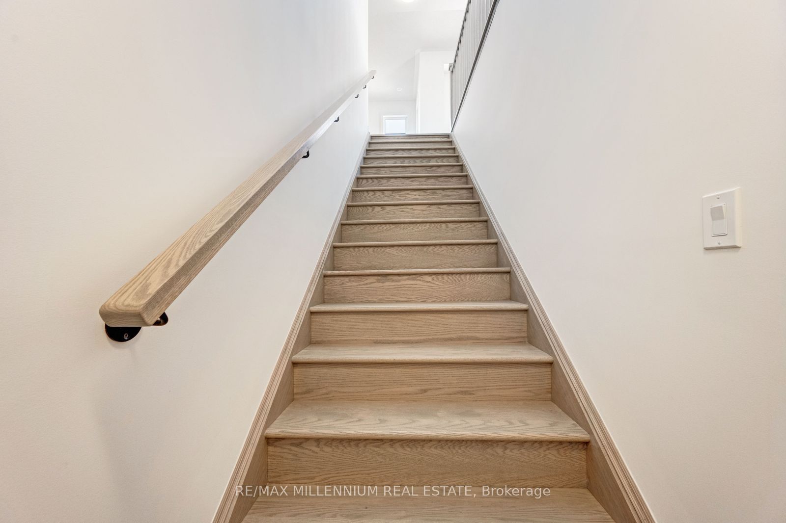Unit Upper - 34 Thornbird Crescent, Brampton 5