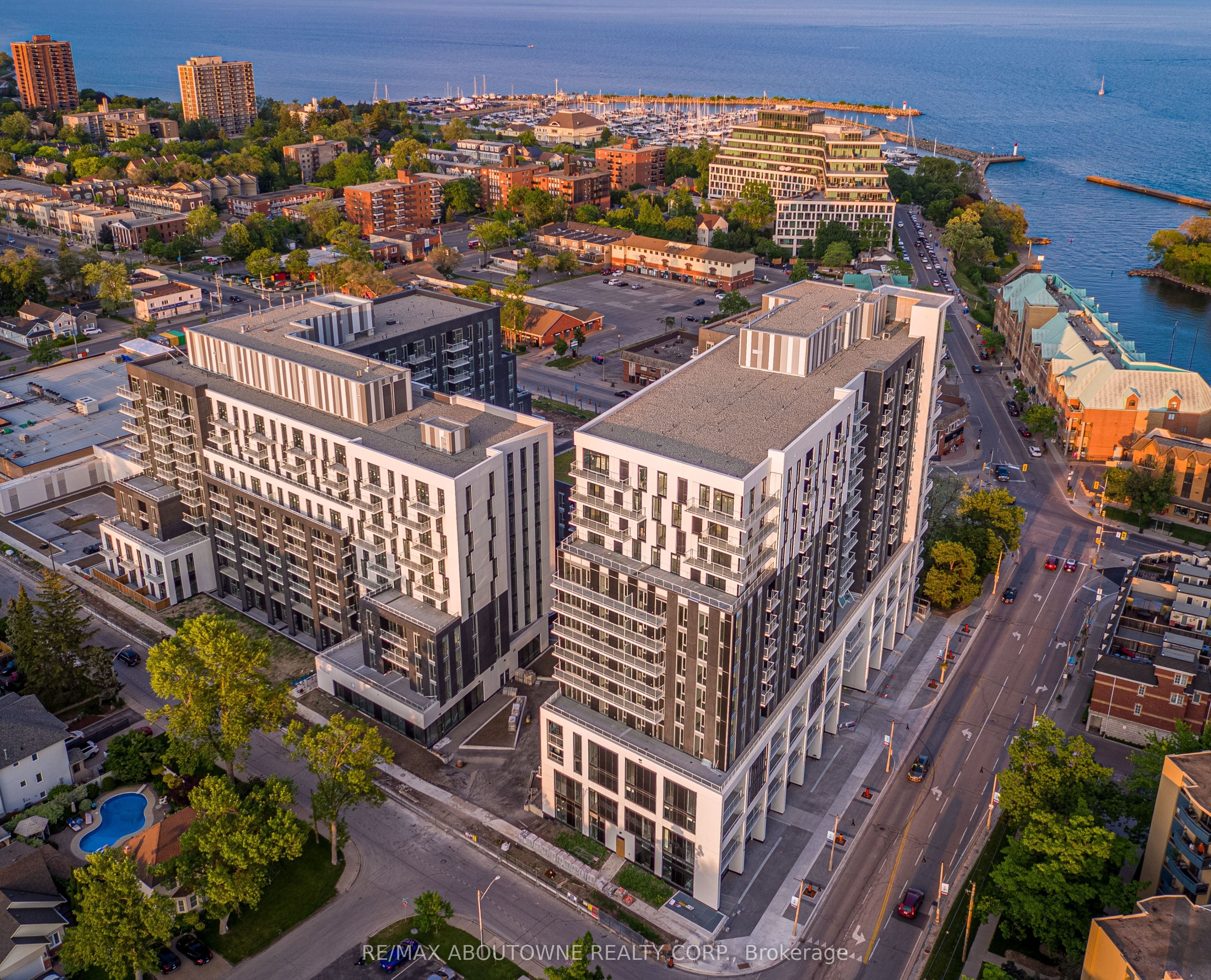 Unit A0815 - 125 Bronte Road, Oakville 2